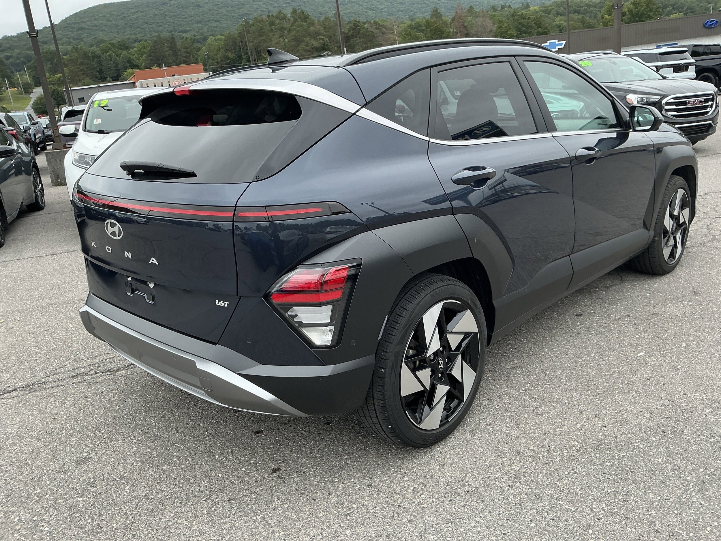 2024 Hyundai Kona Limited photo 3