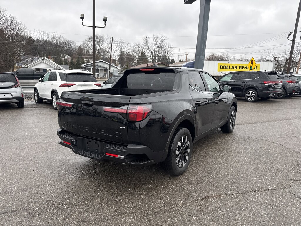 Used 2025 Hyundai Santa Cruz SE Truck Crew Cab