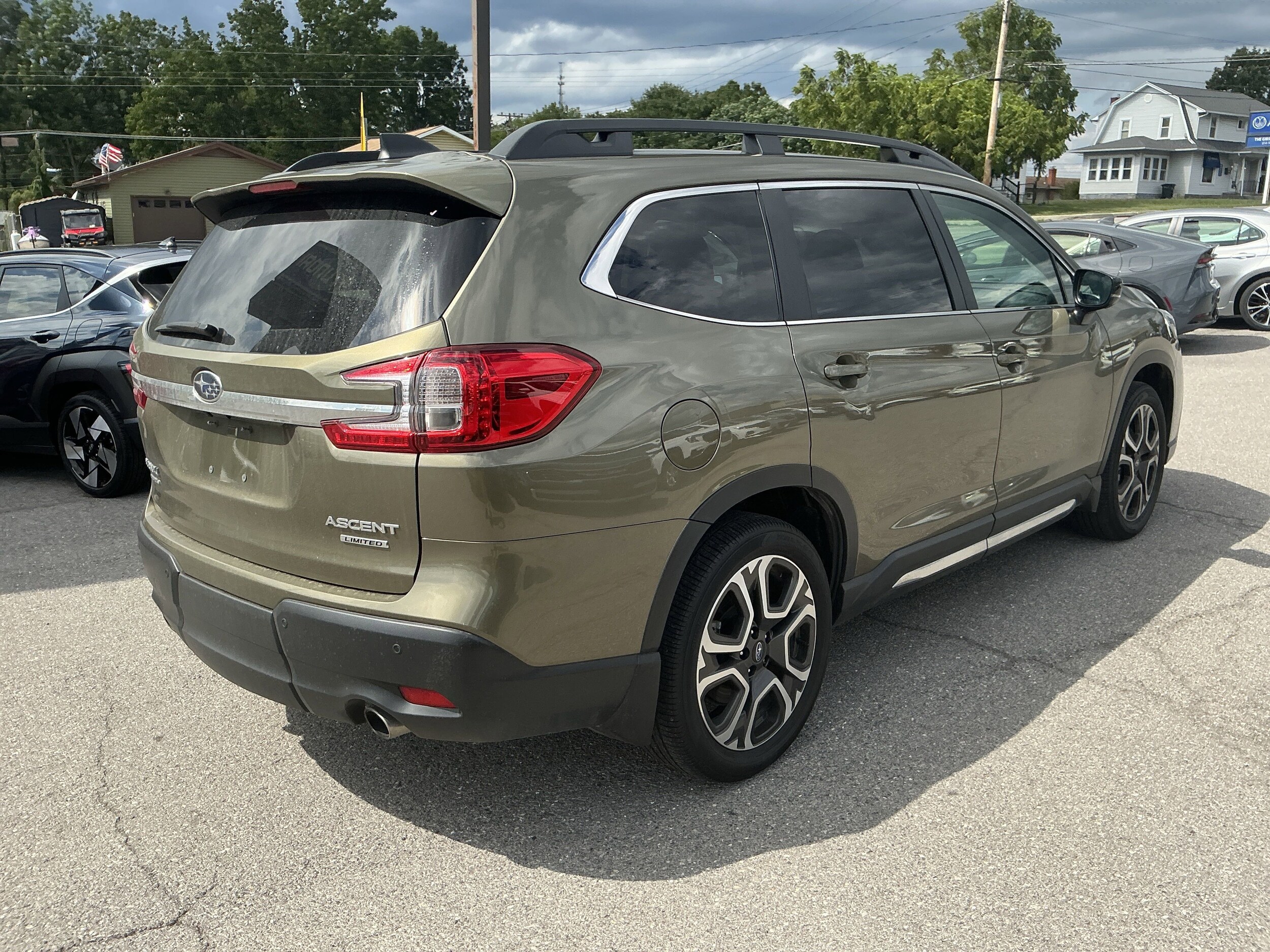 2024 Subaru Ascent Limited photo 2