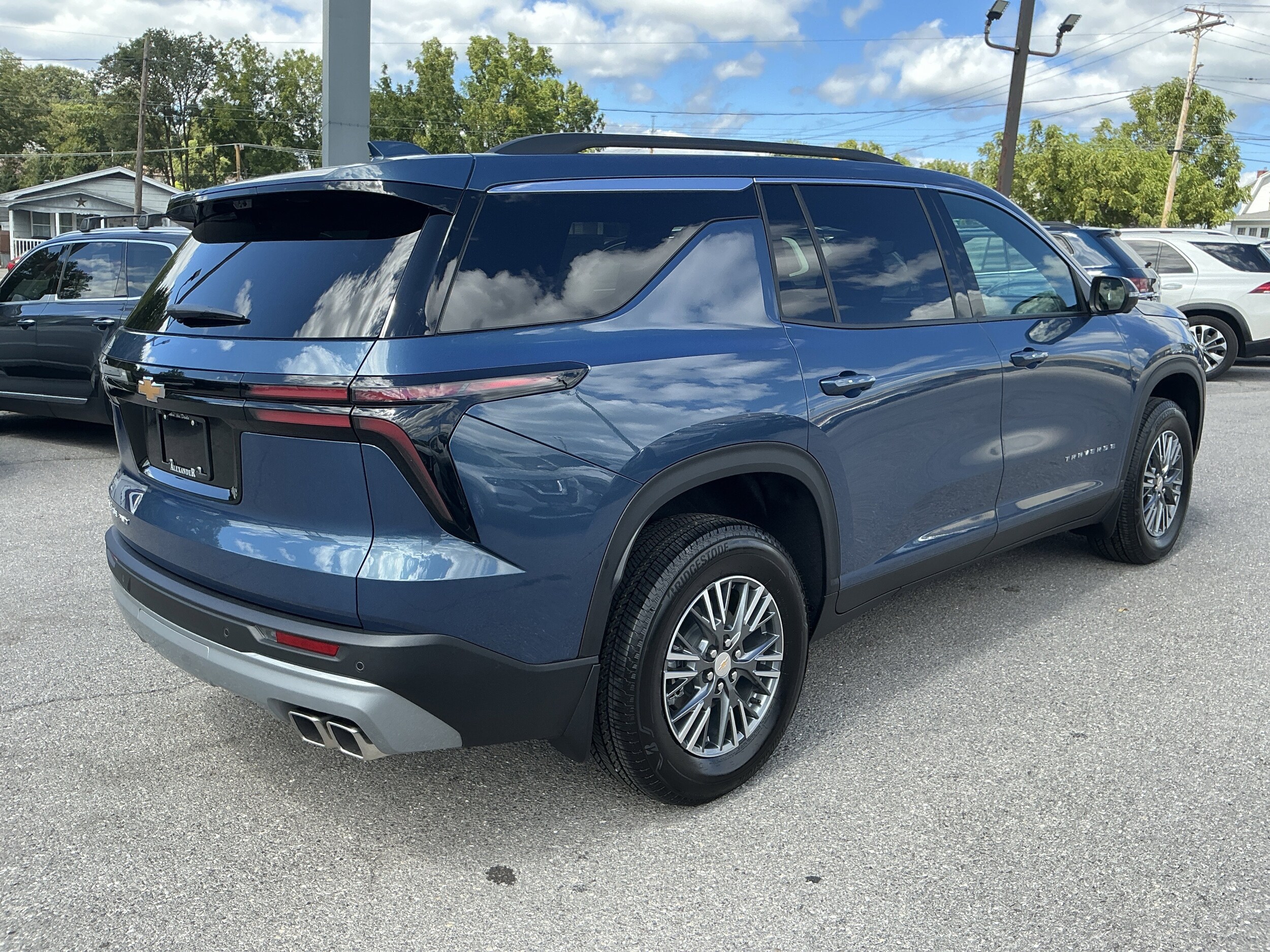 2026 Chevrolet Traverse photo 2