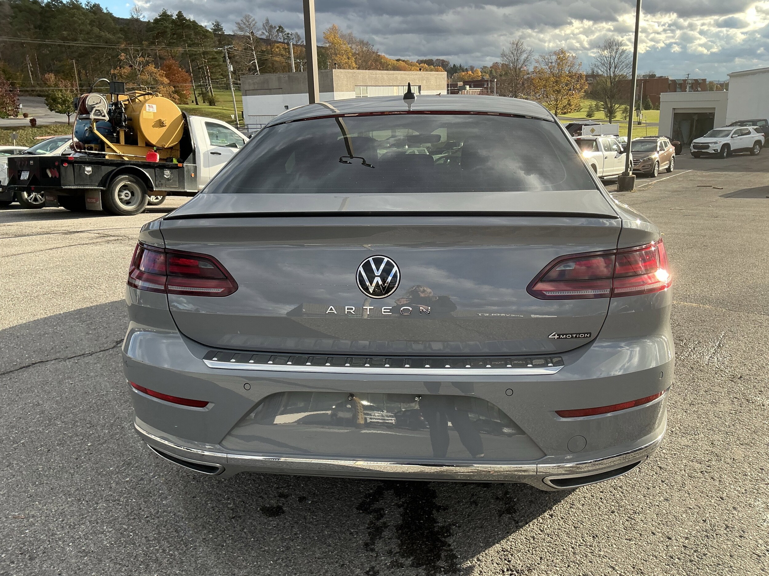 2022 Volkswagen Arteon SEL R-Line photo 3