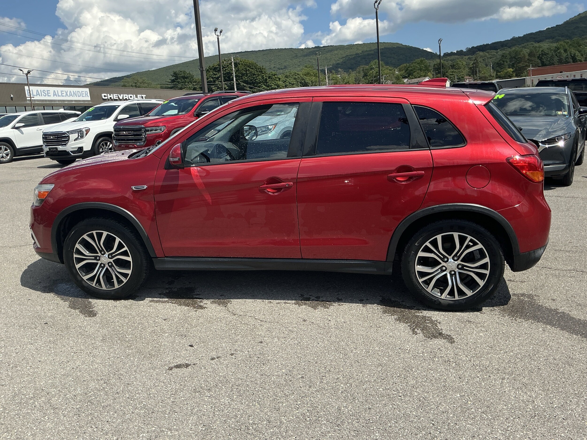 2017 Mitsubishi Outlander Sport ES photo 2