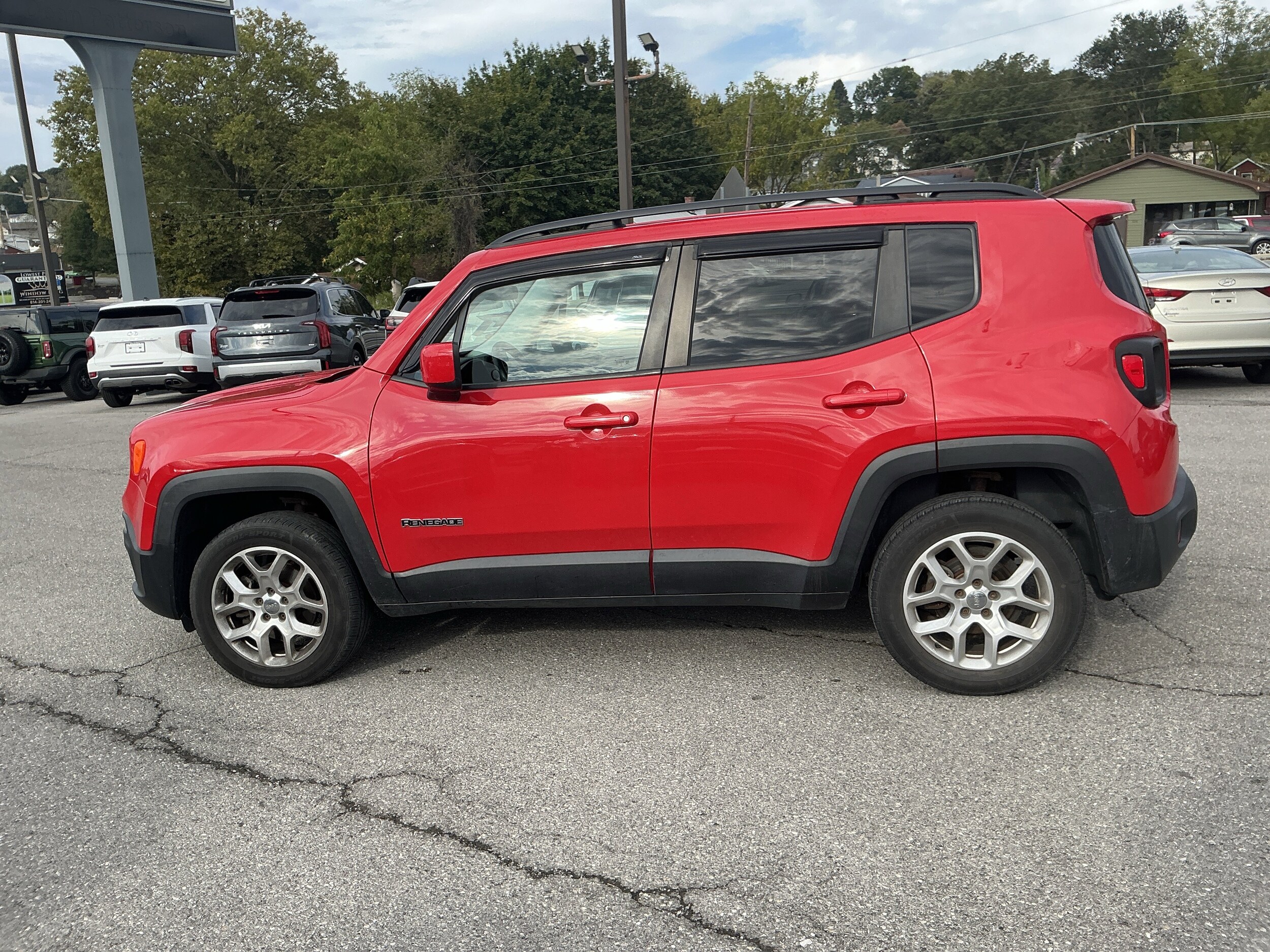 2015 Jeep Renegade Latitude photo 2
