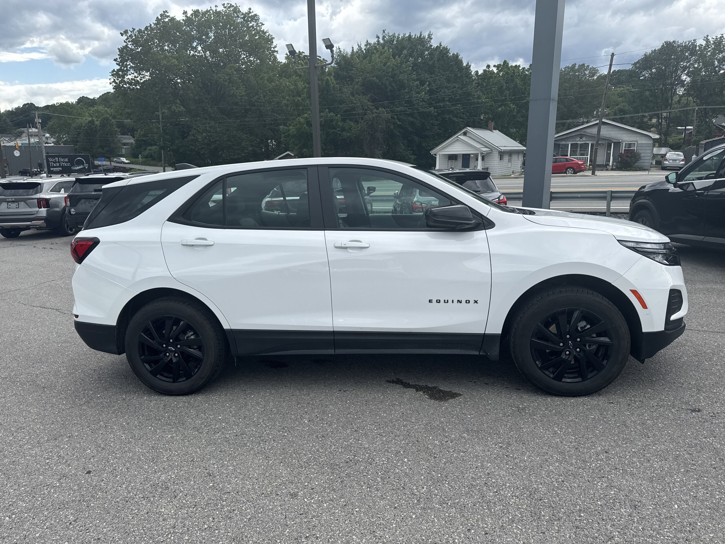 2023 Chevrolet Equinox LS photo 2