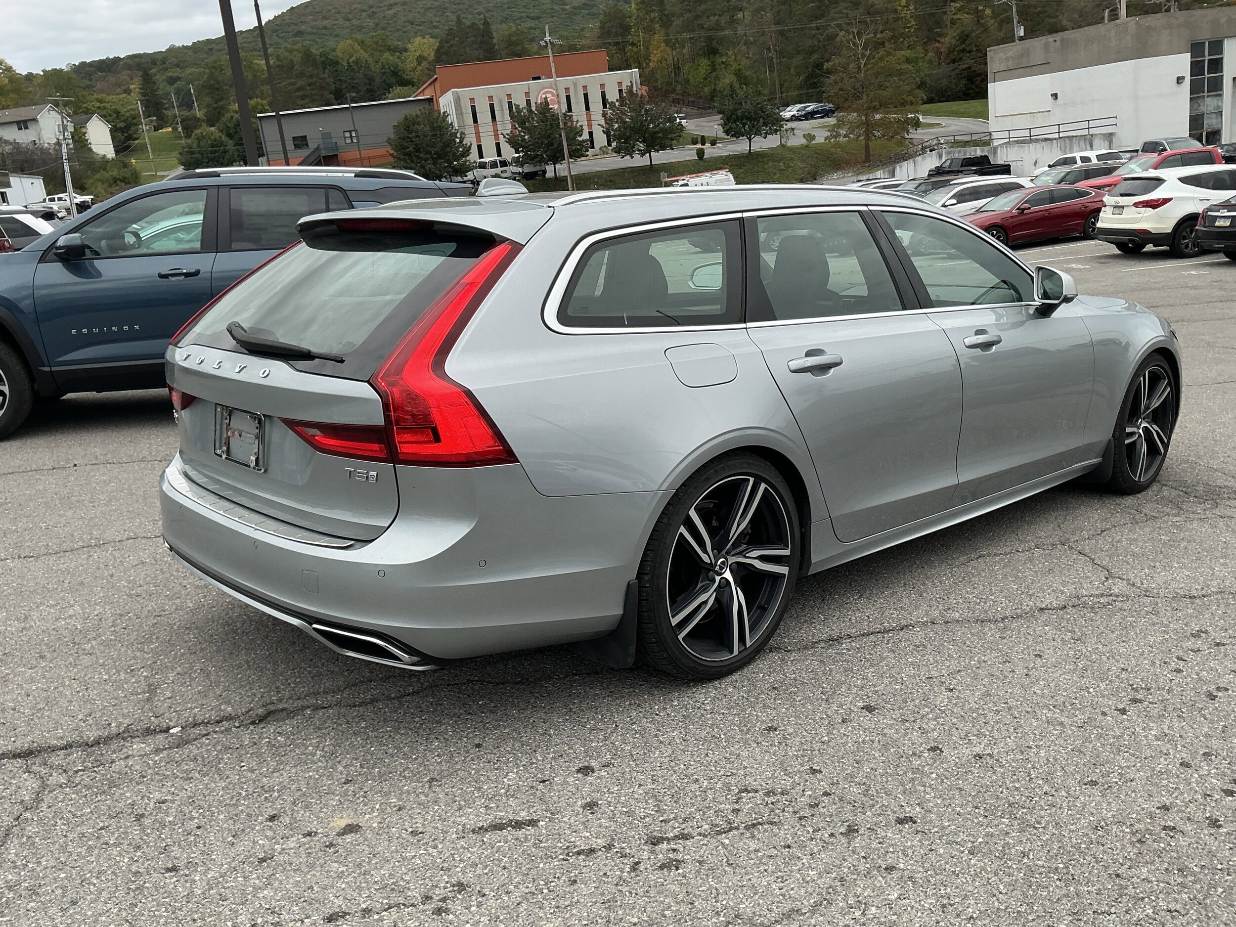 2019 Volvo V90 R-Design photo 3