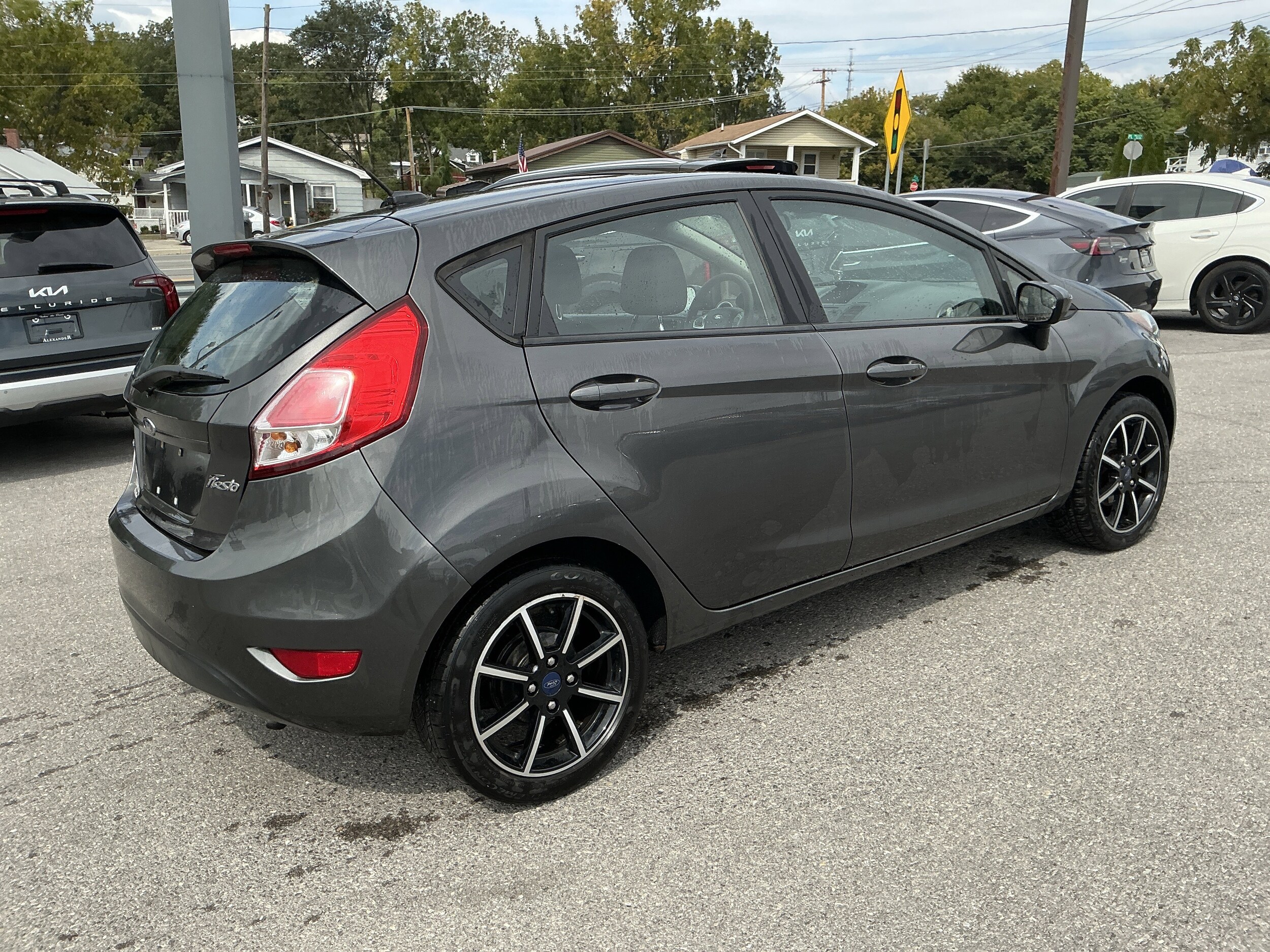 2017 Ford Fiesta SE photo 2