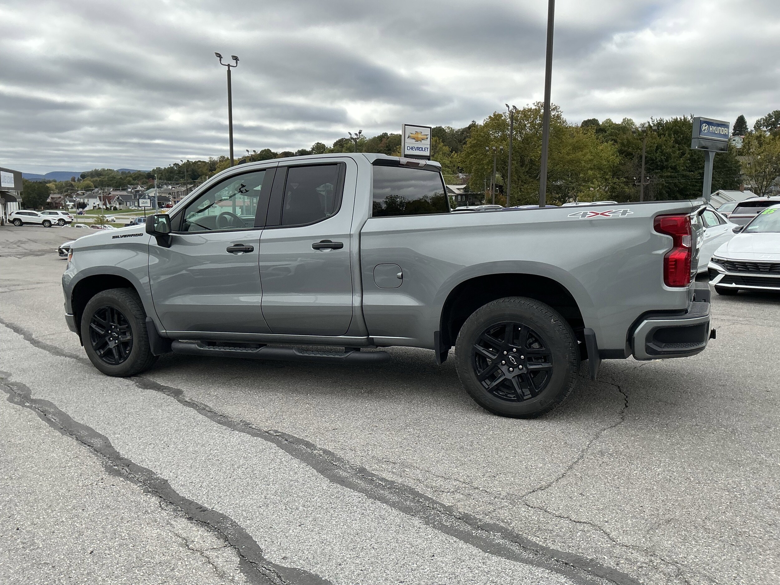 2023 Chevrolet Silverado 1500 Custom Rally Edition photo 4