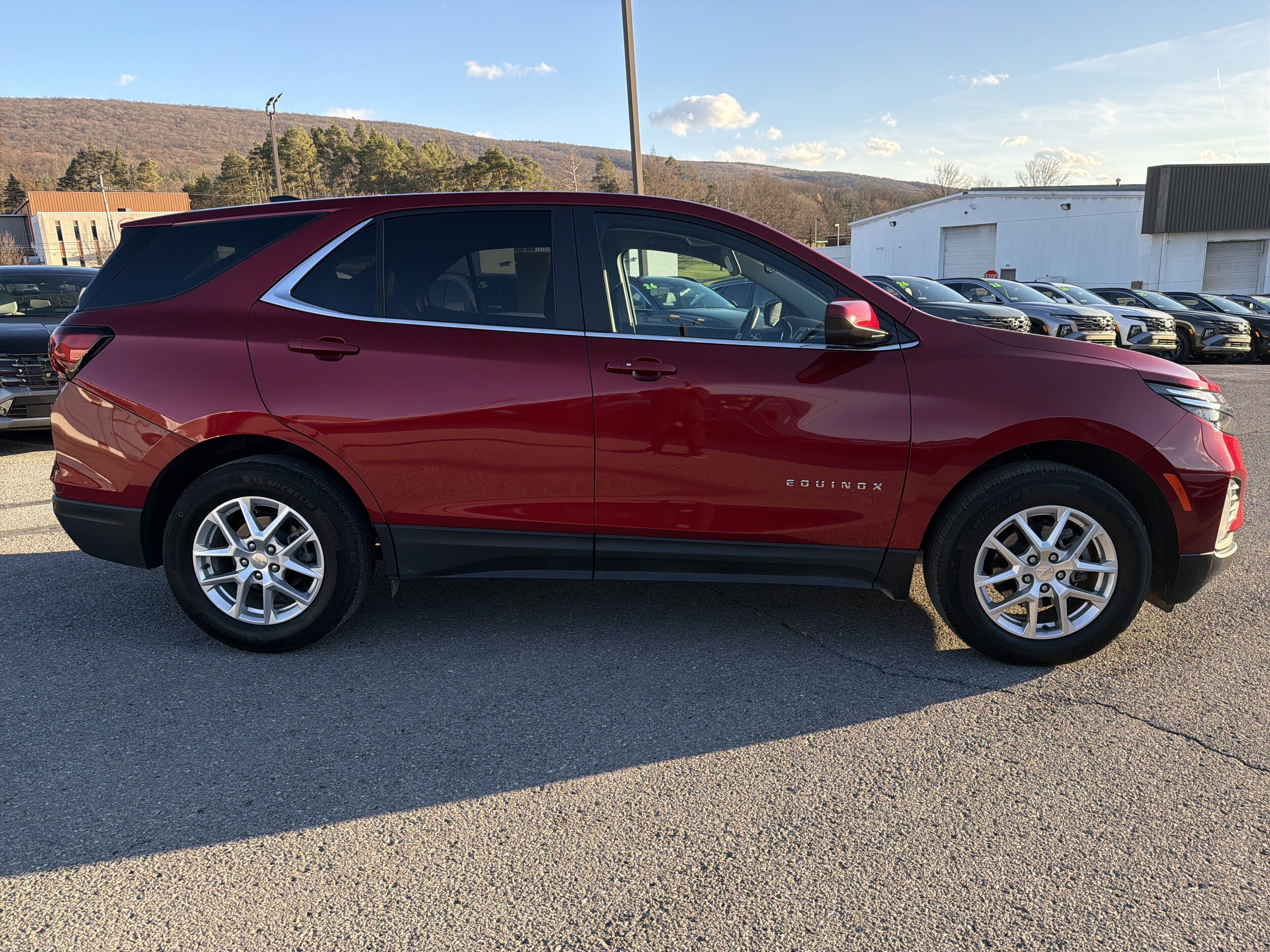 2023 Chevrolet Equinox LT photo 2