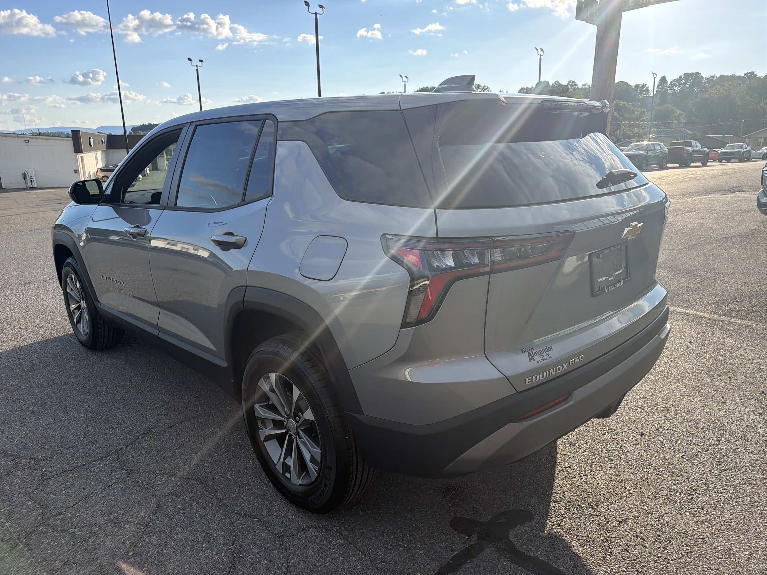 2027 Chevrolet Equinox LT - Photo 6