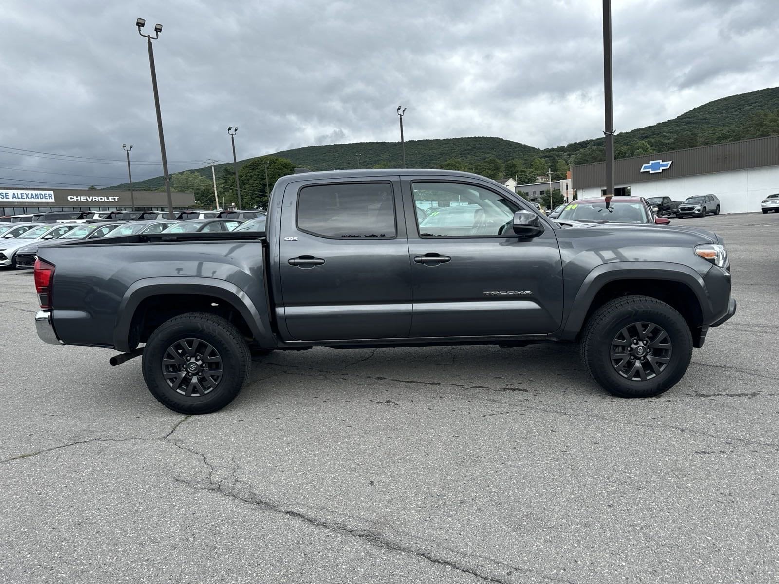 Used 2022 Toyota Tacoma SR5 with VIN 3TMCZ5AN1NM510114 for sale in Altoona, PA