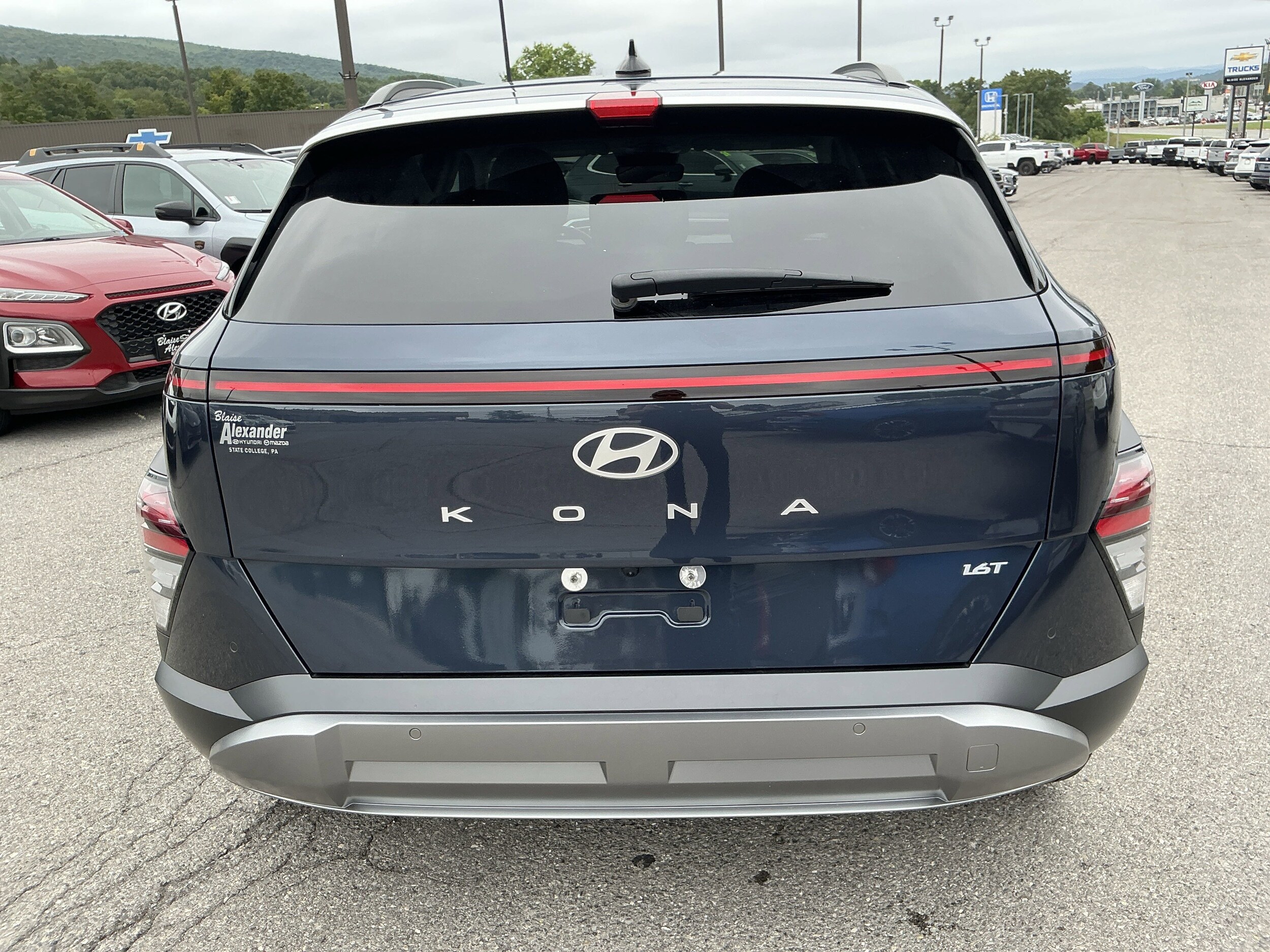 2024 Hyundai Kona Limited photo 3