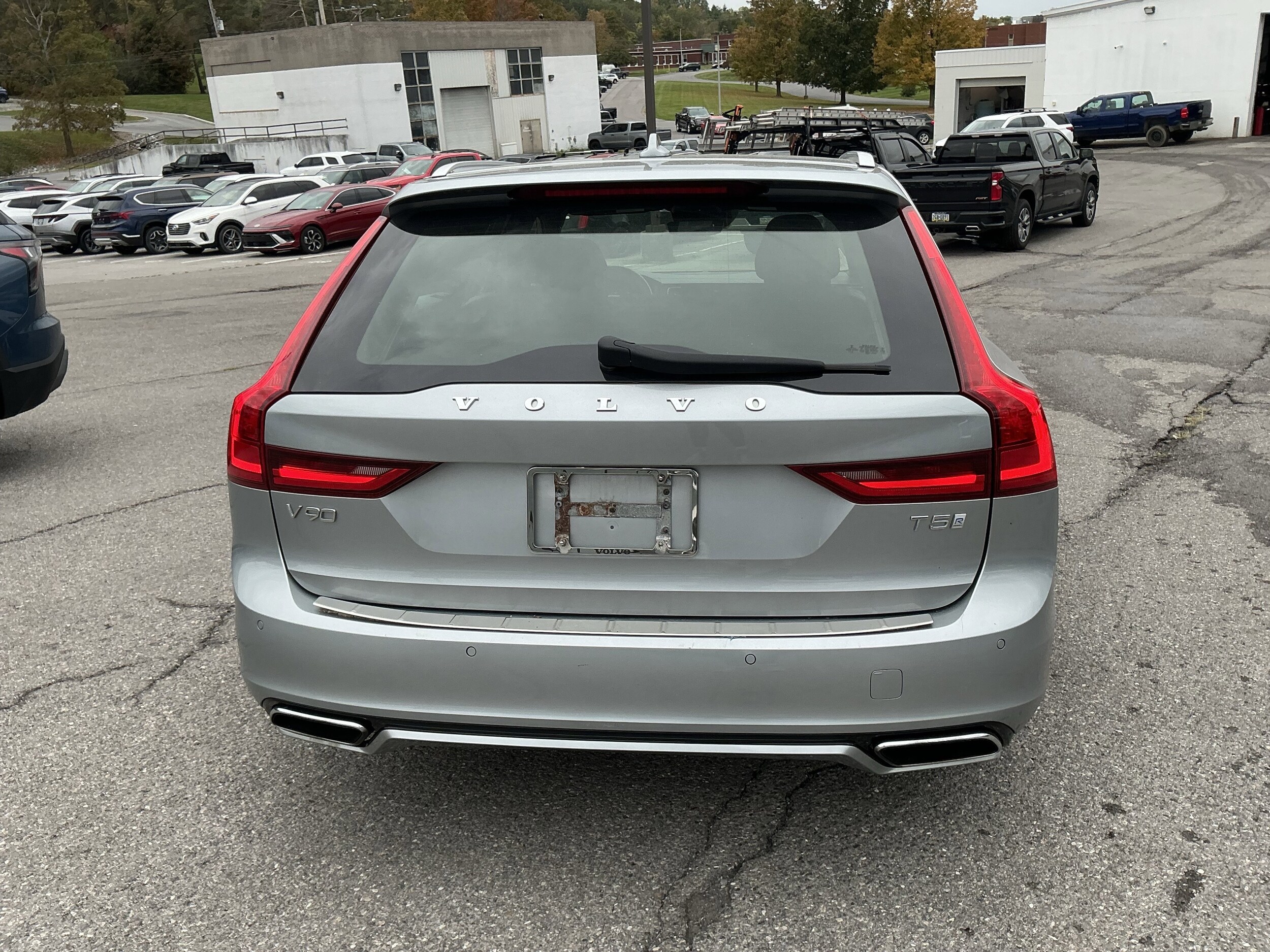 2019 Volvo V90 R-Design photo 4
