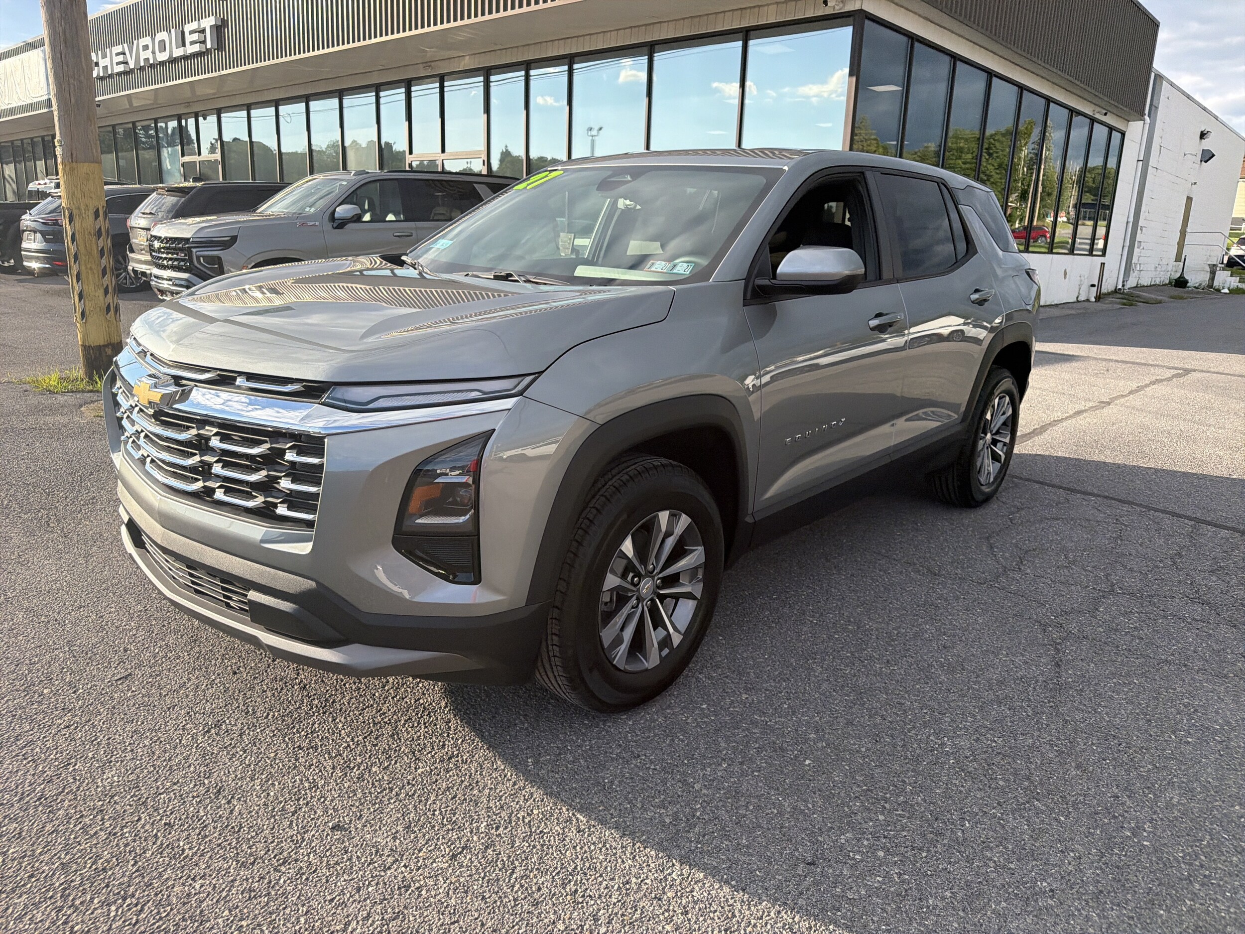 2027 Chevrolet Equinox LT - Photo 8