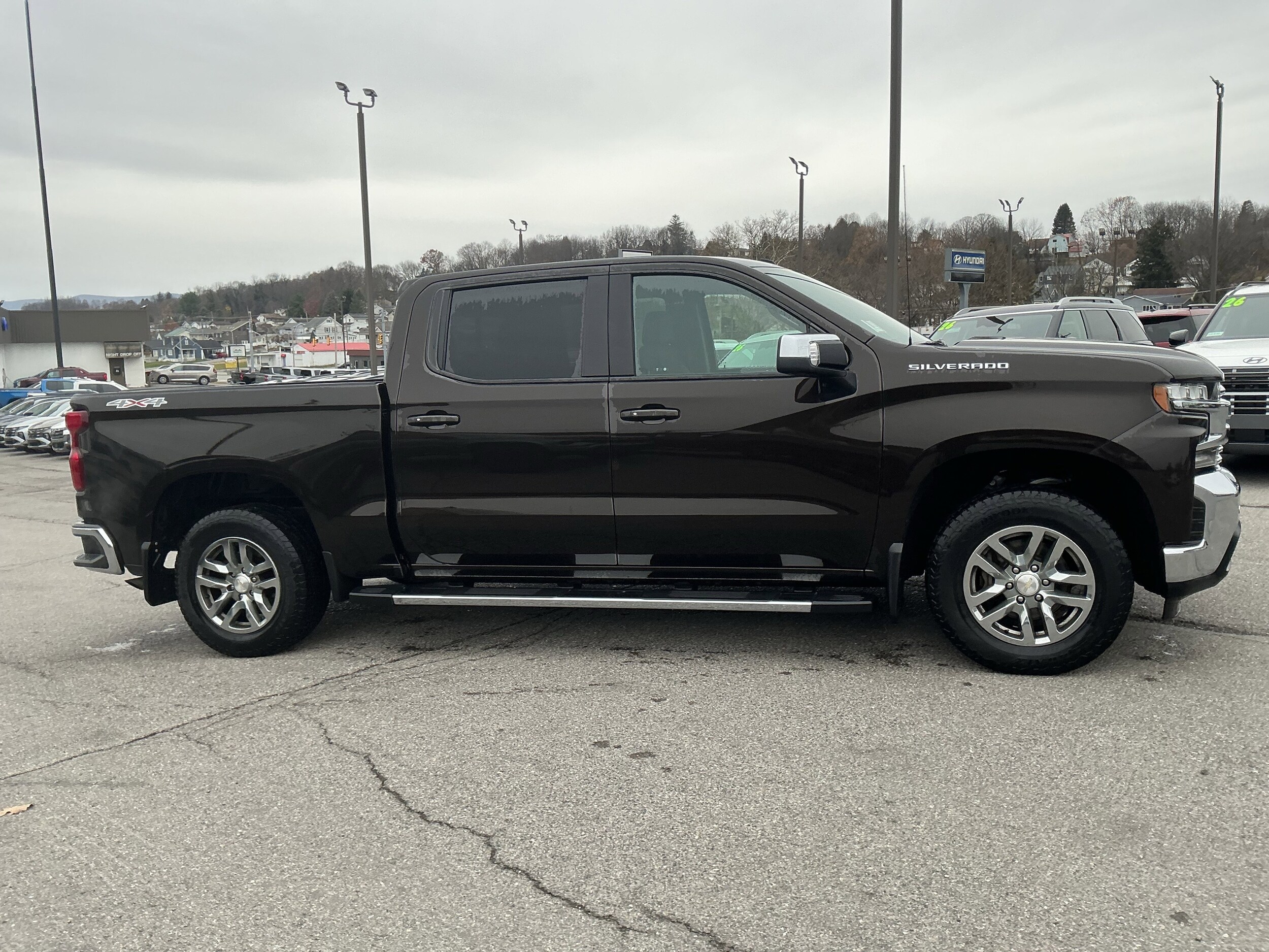 2019 Chevrolet Silverado 1500 LT photo 2