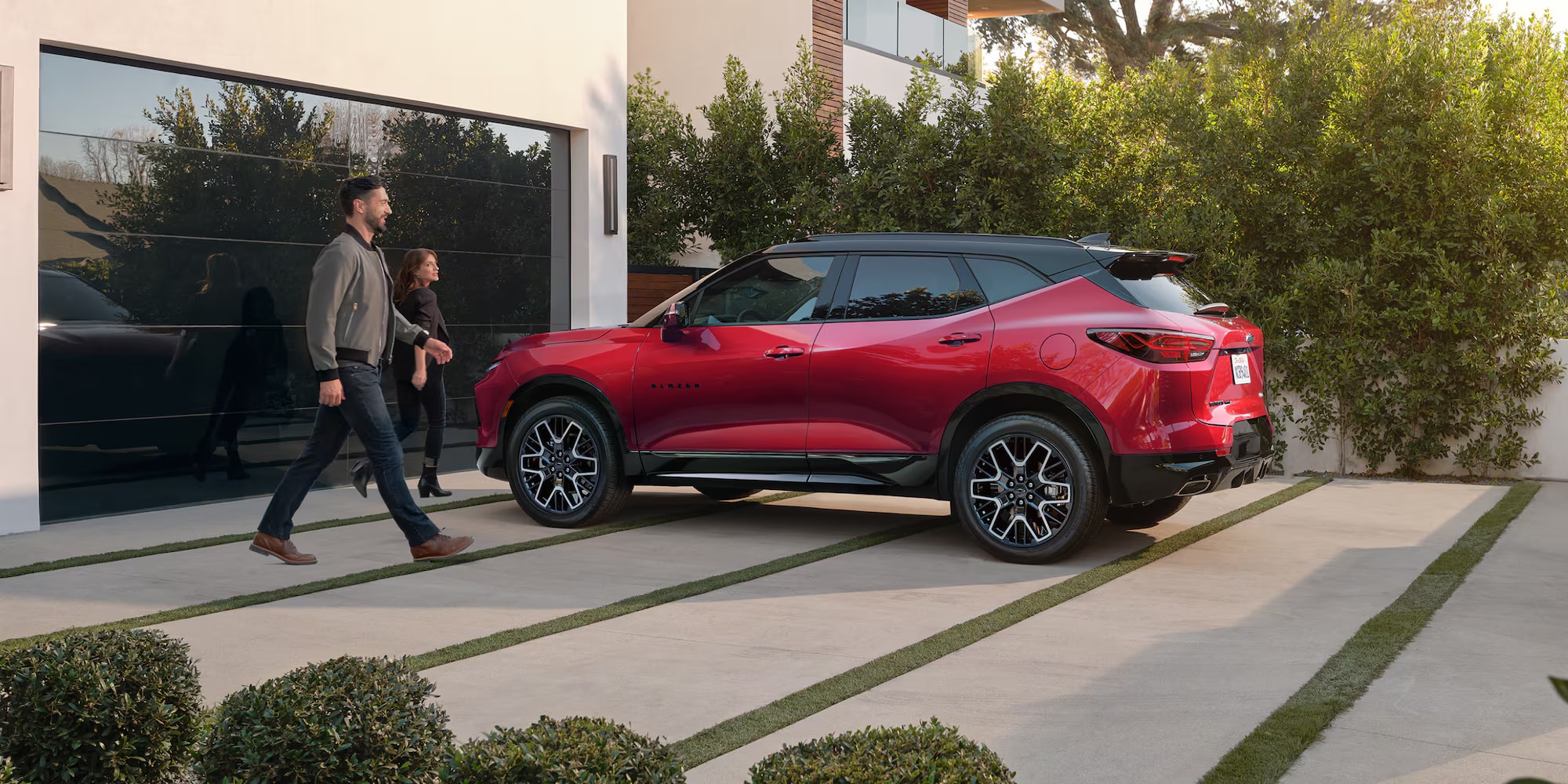 2025-chevy-blazer-parked-style.png