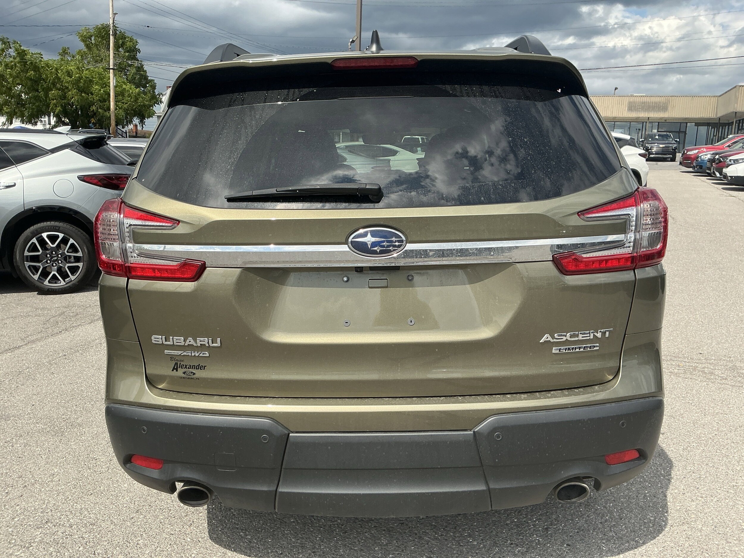 2024 Subaru Ascent Limited photo 3