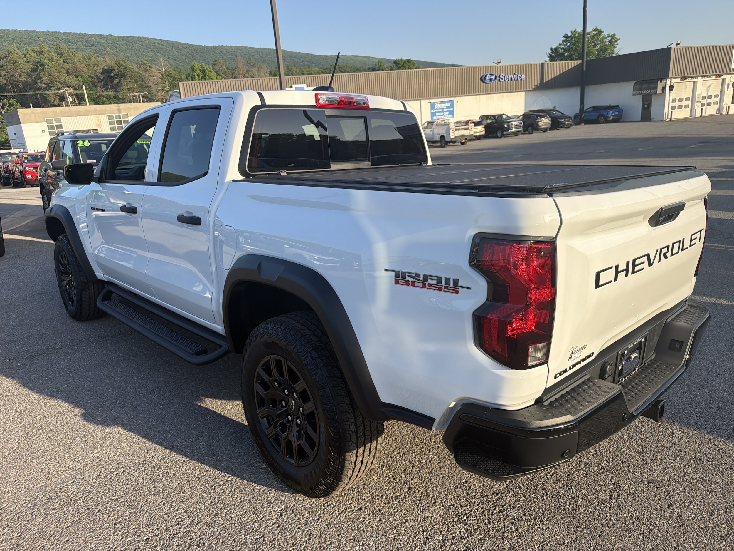 2026 Chevrolet Colorado Trail Boss - Photo 8