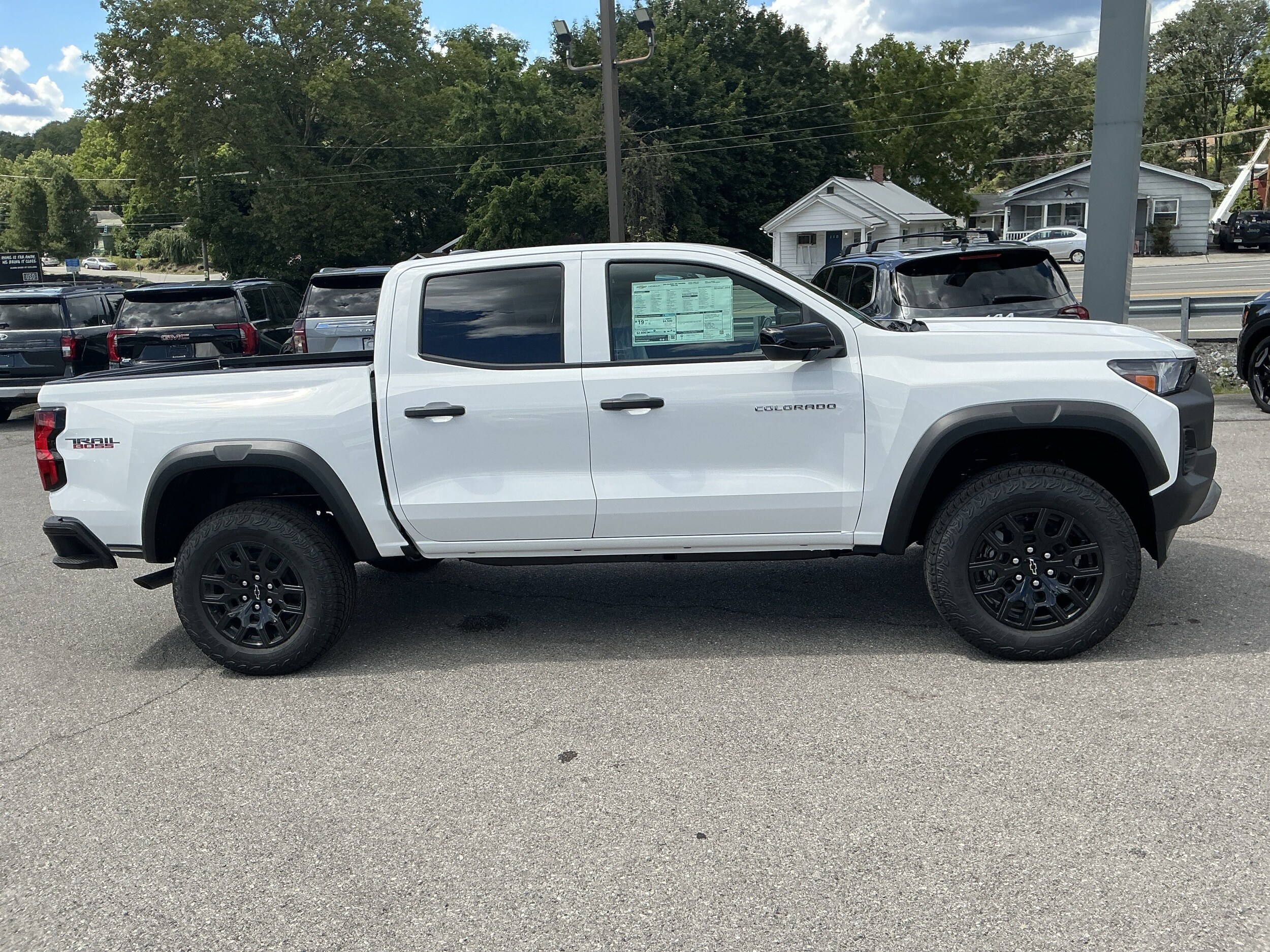 2026 Chevrolet Colorado Trail Boss photo 2