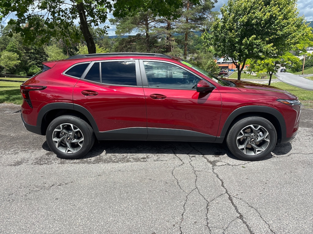 Used 2024 Chevrolet Trax LT SUV