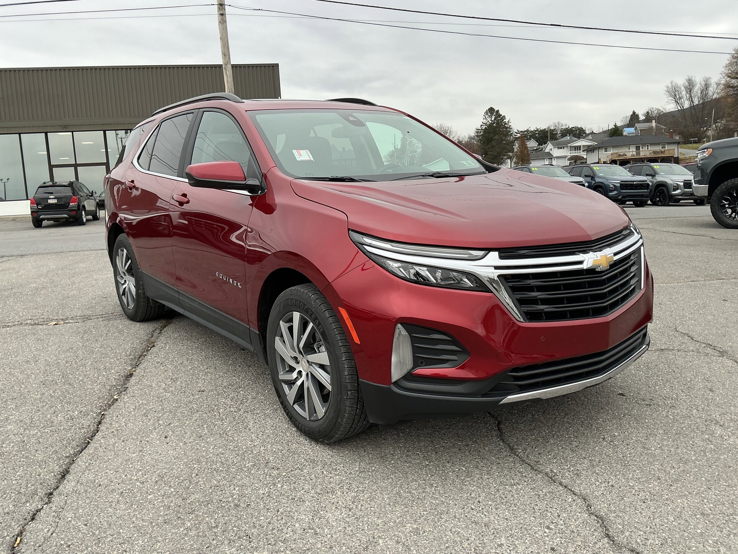2023 Chevrolet Equinox LT photo 2