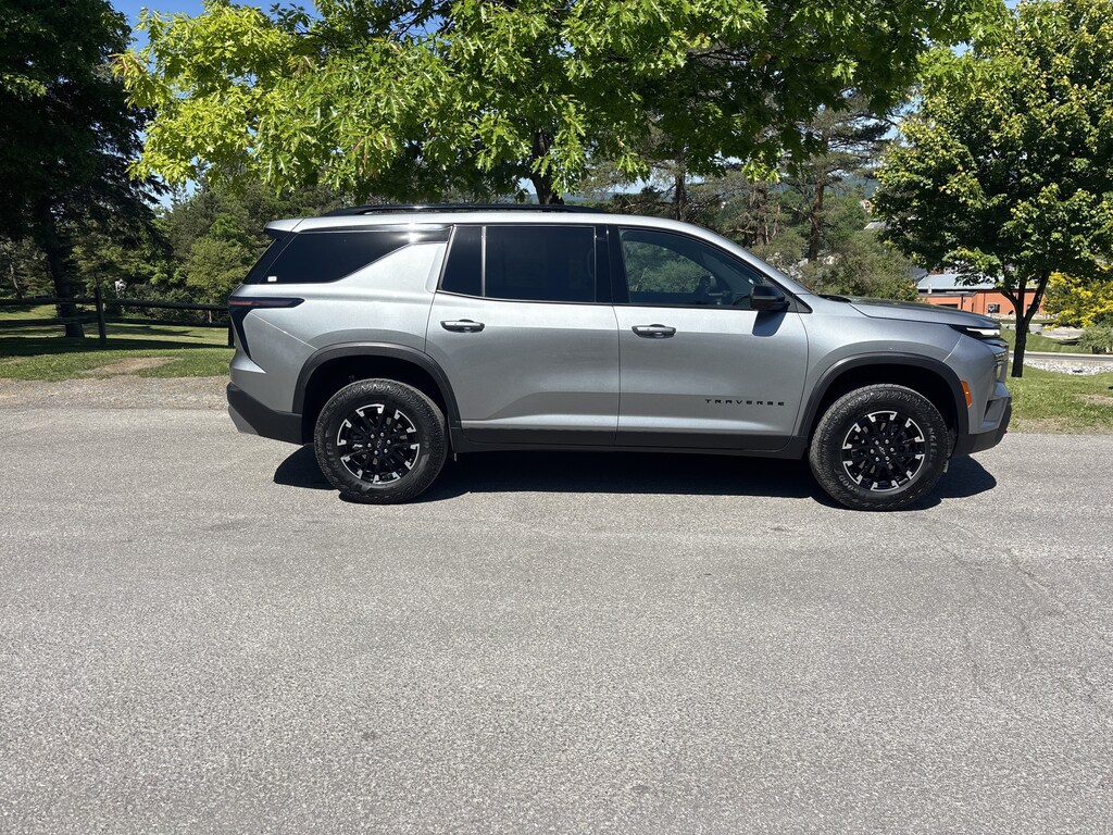 Used 2025 Chevrolet Traverse Z71 SUV