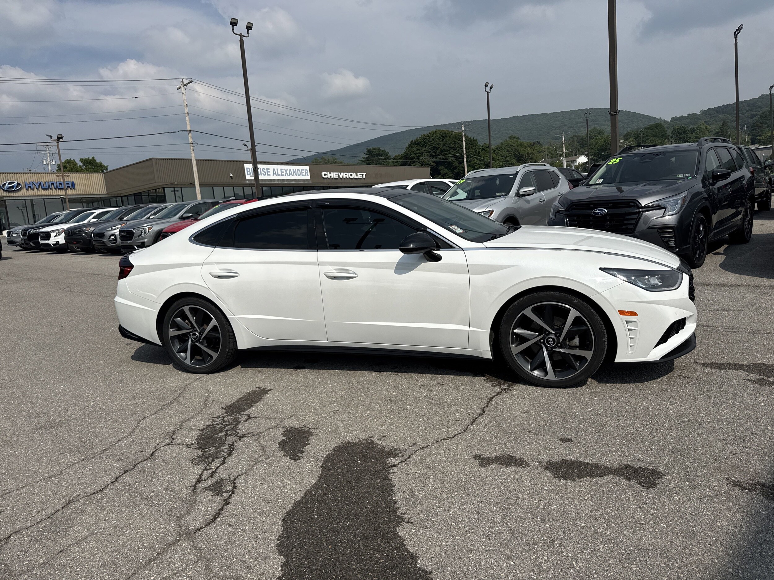 2022 Hyundai Sonata SEL Plus photo 2
