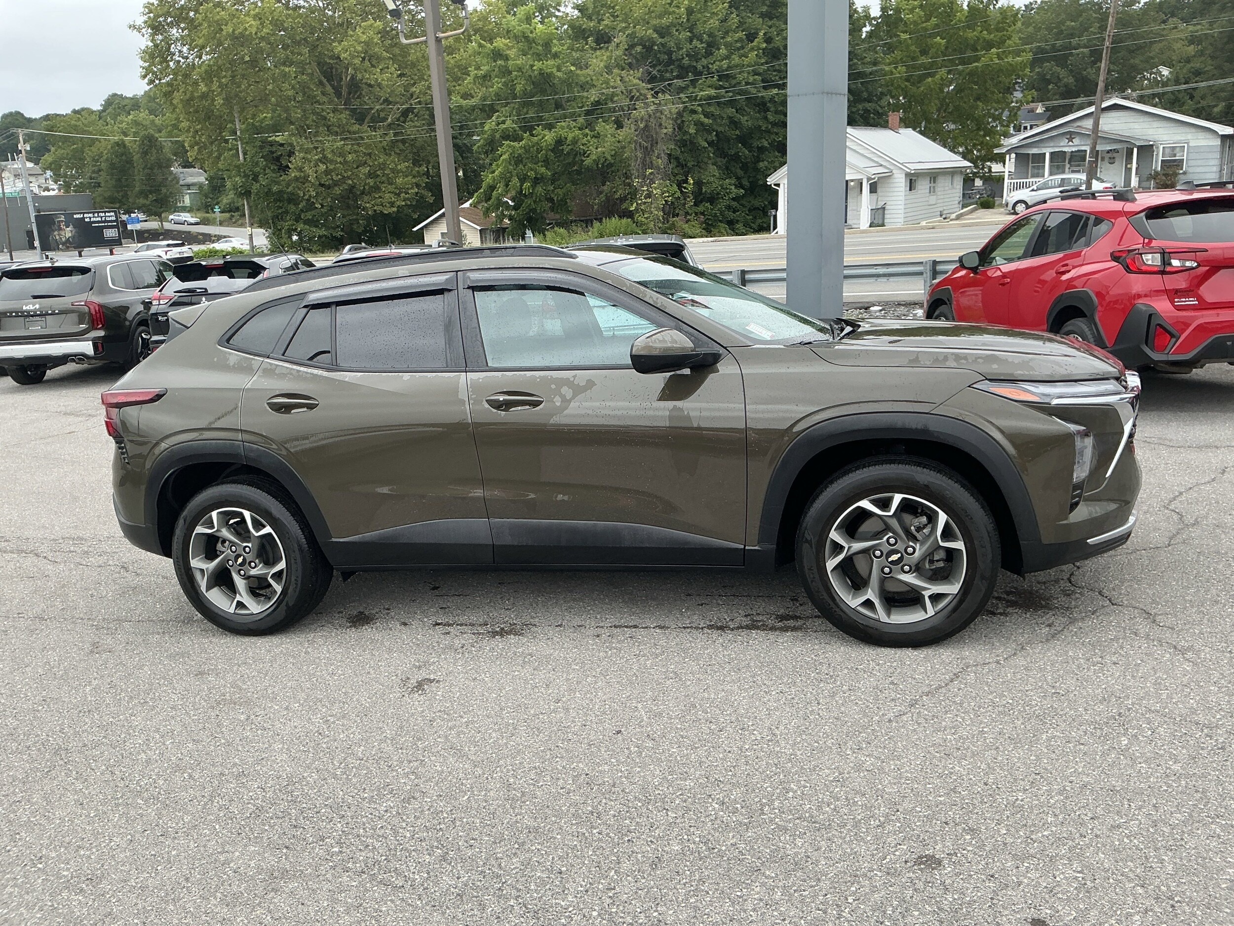 2024 Chevrolet Trax LT photo 2