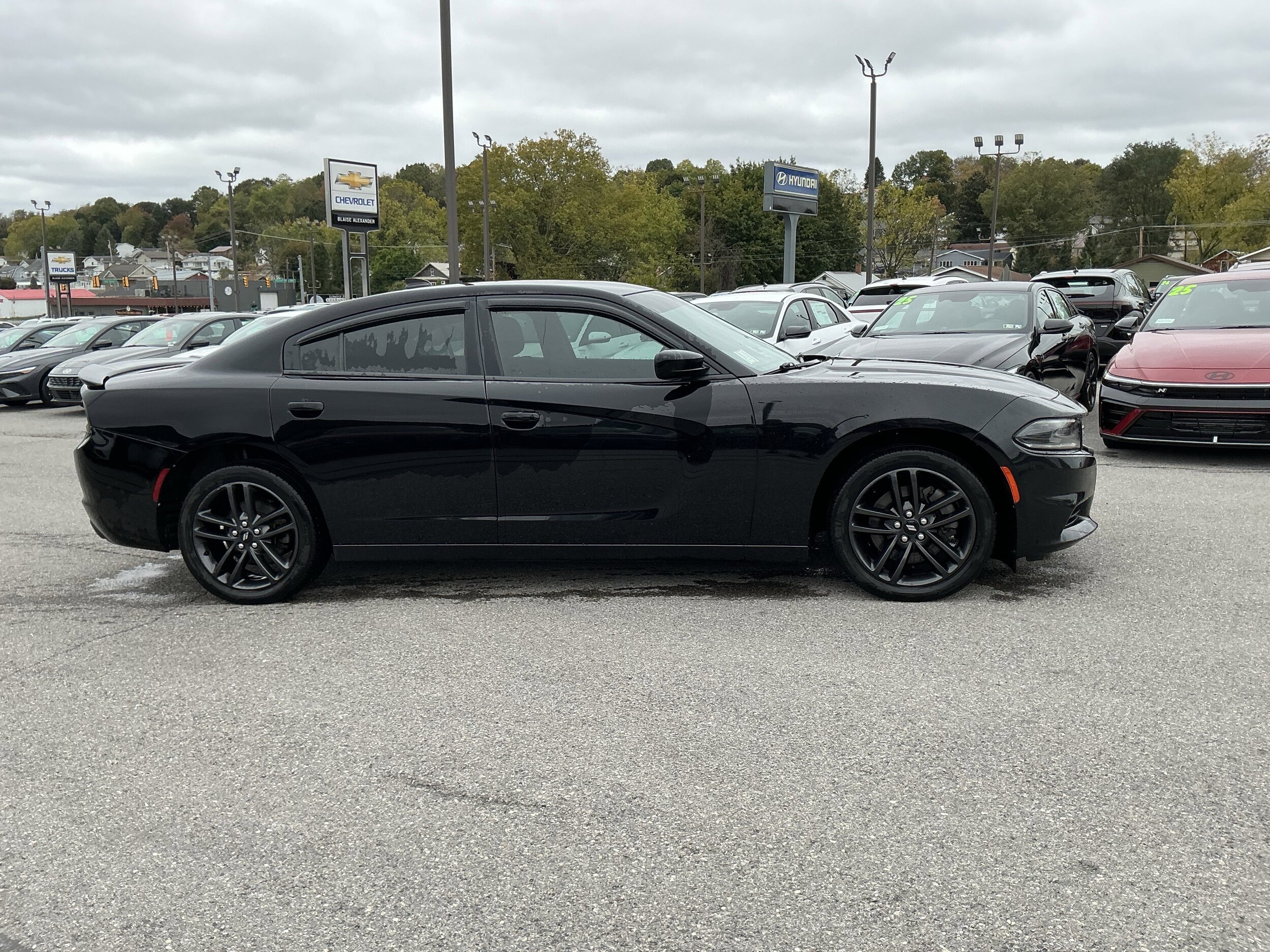 2019 Dodge Charger SXT photo 2