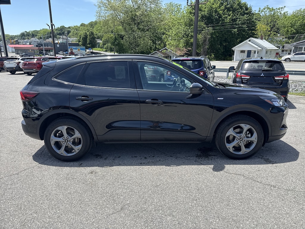 Used 2025 Ford Escape ST-Line Select SUV