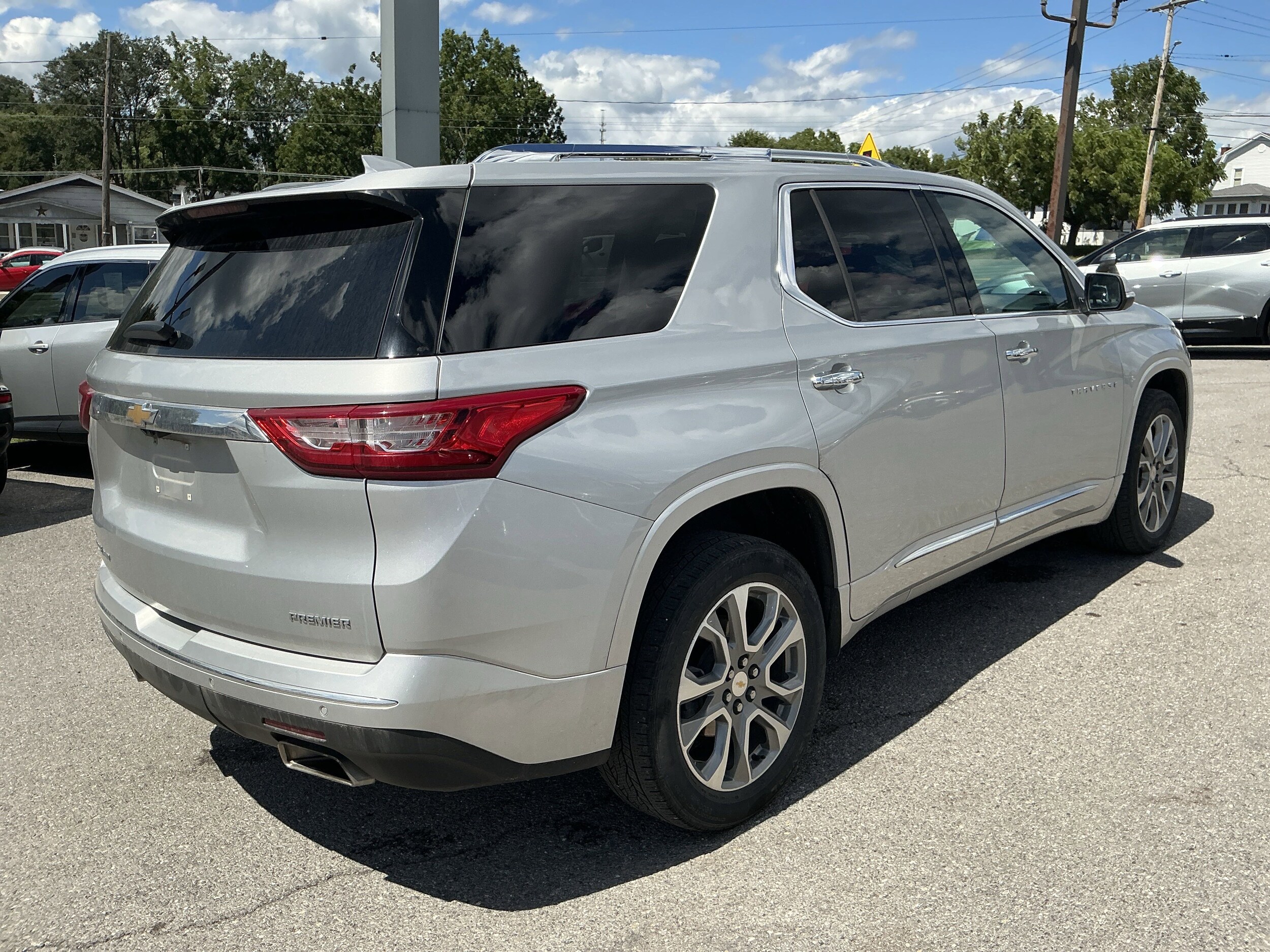 2021 Chevrolet Traverse Premier photo 3
