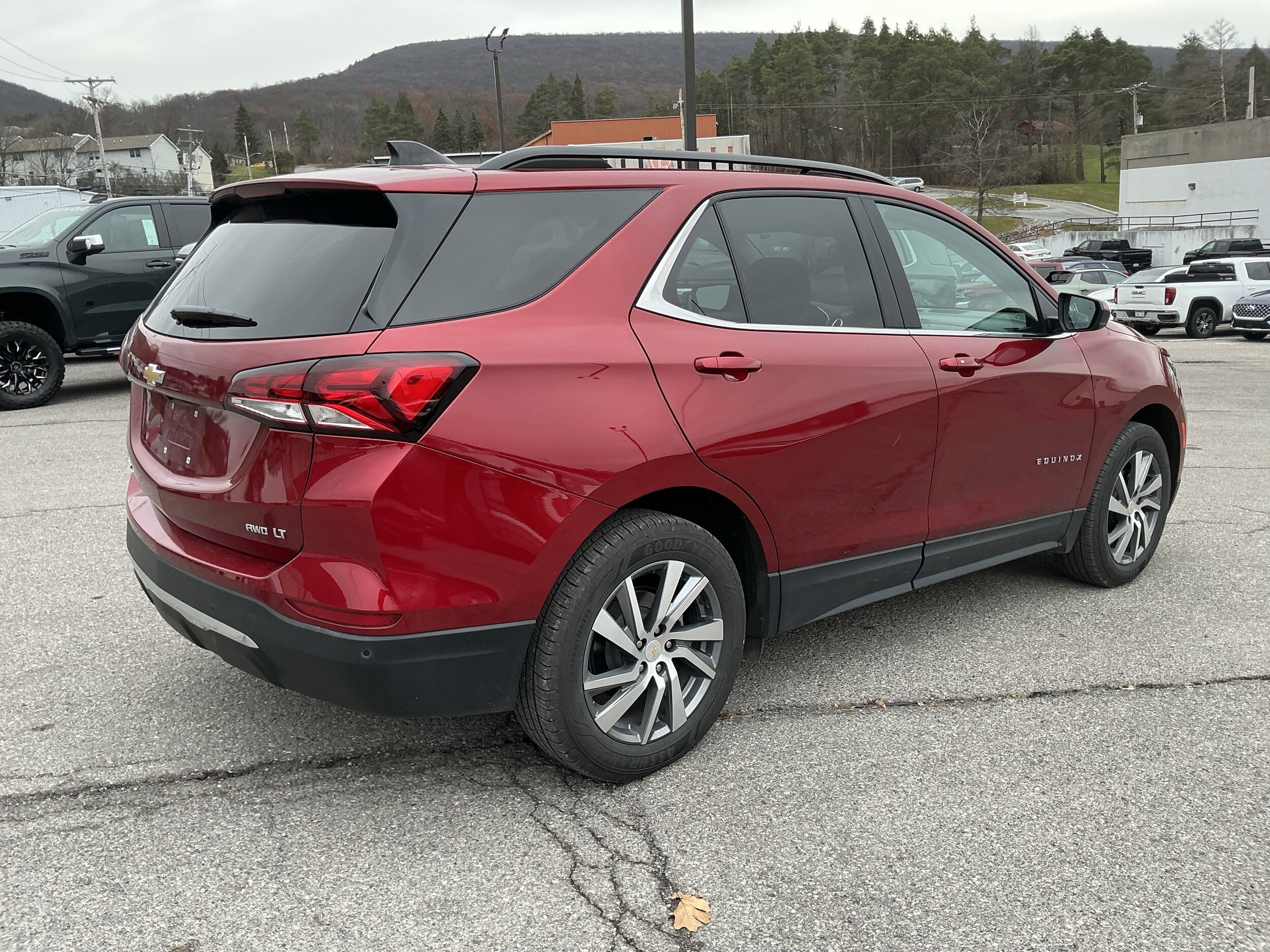 2023 Chevrolet Equinox LT photo 3