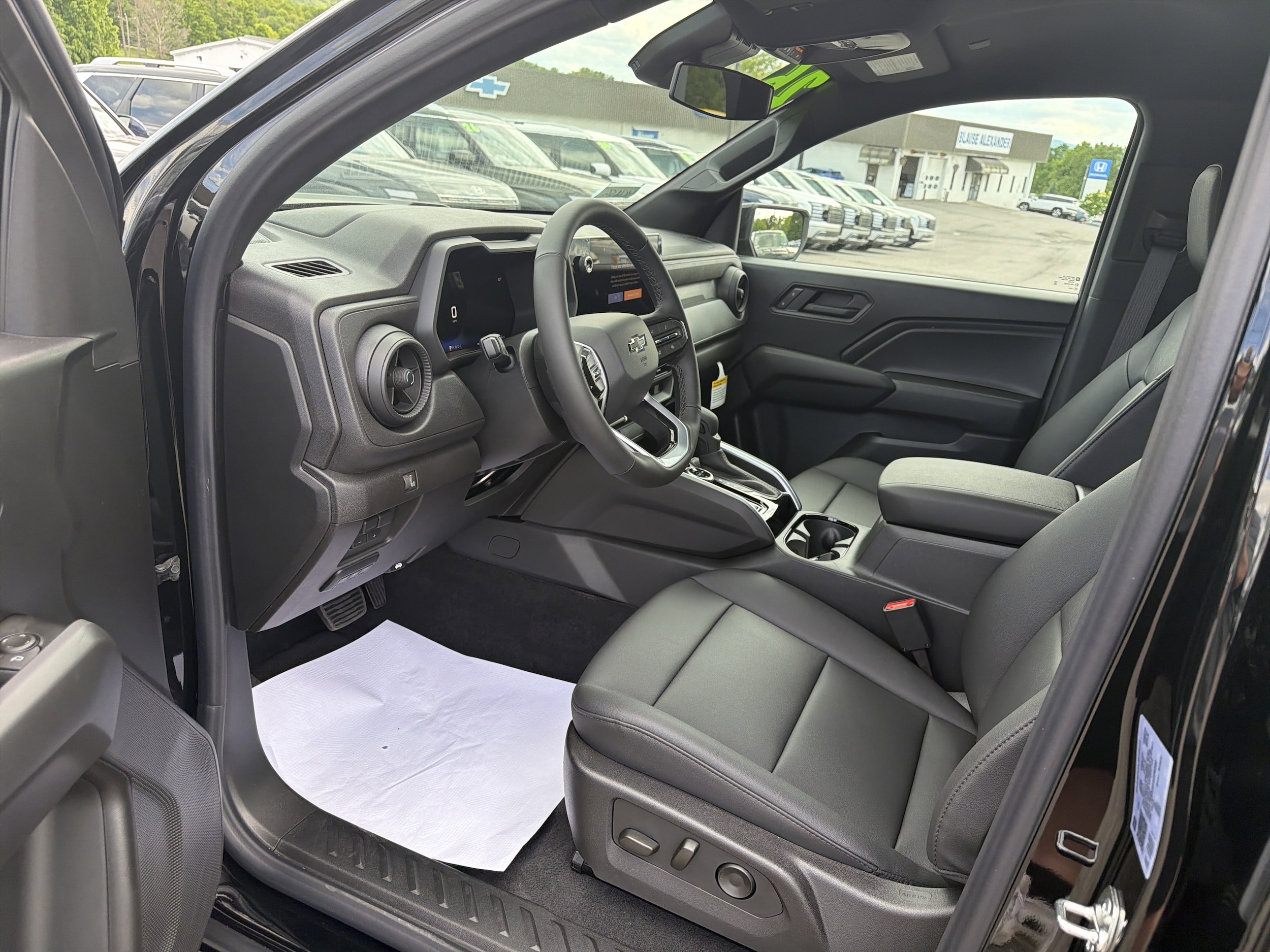 2026 Chevrolet Colorado Trail Boss - Photo 11