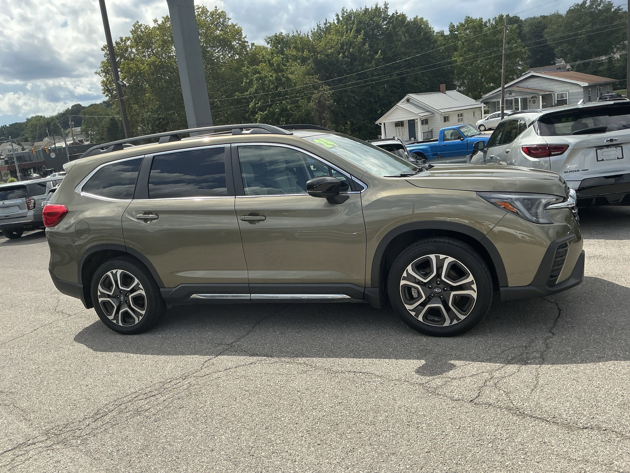 2024 Subaru Ascent Limited photo 2