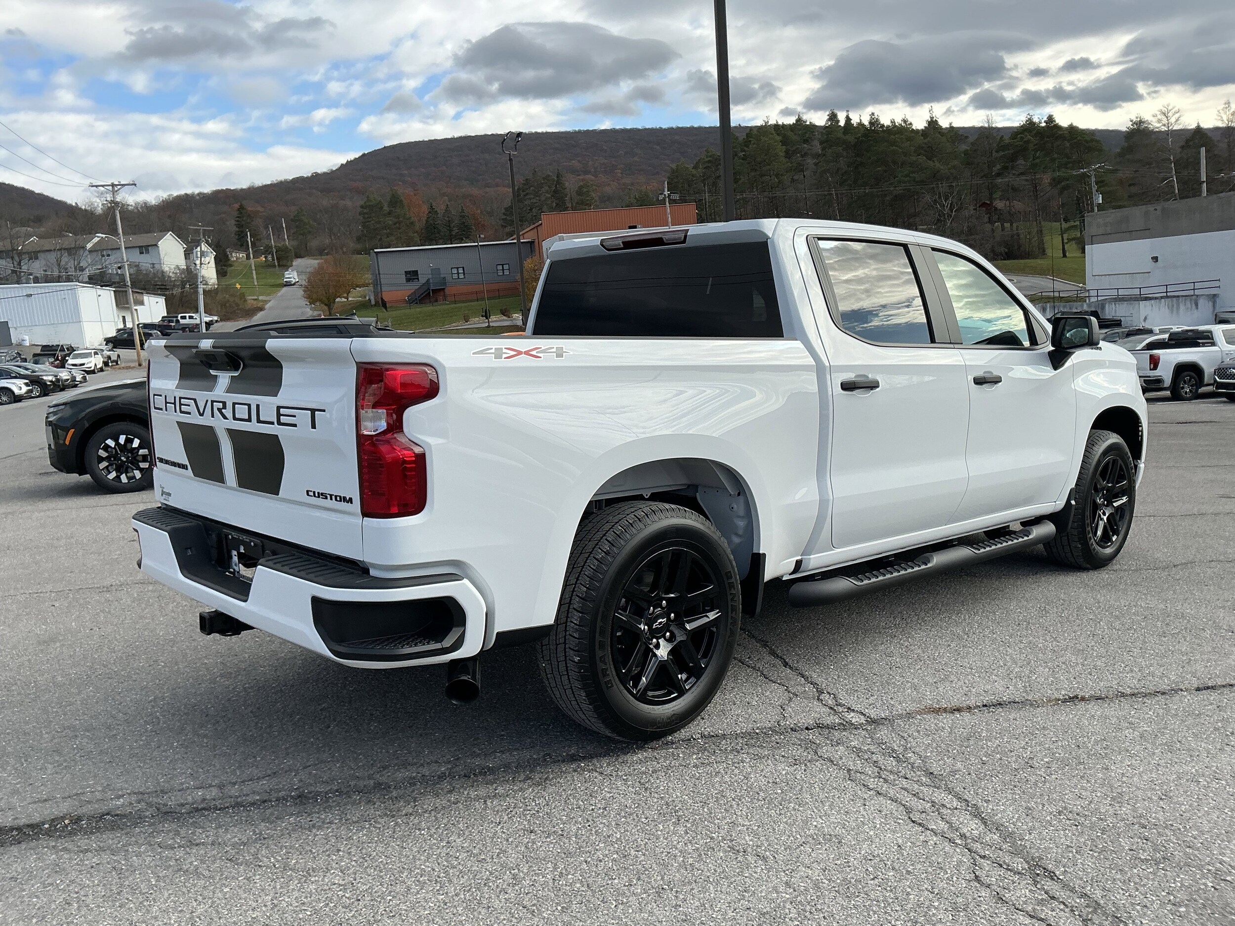 2026 Chevrolet Silverado 1500 Custom photo 3