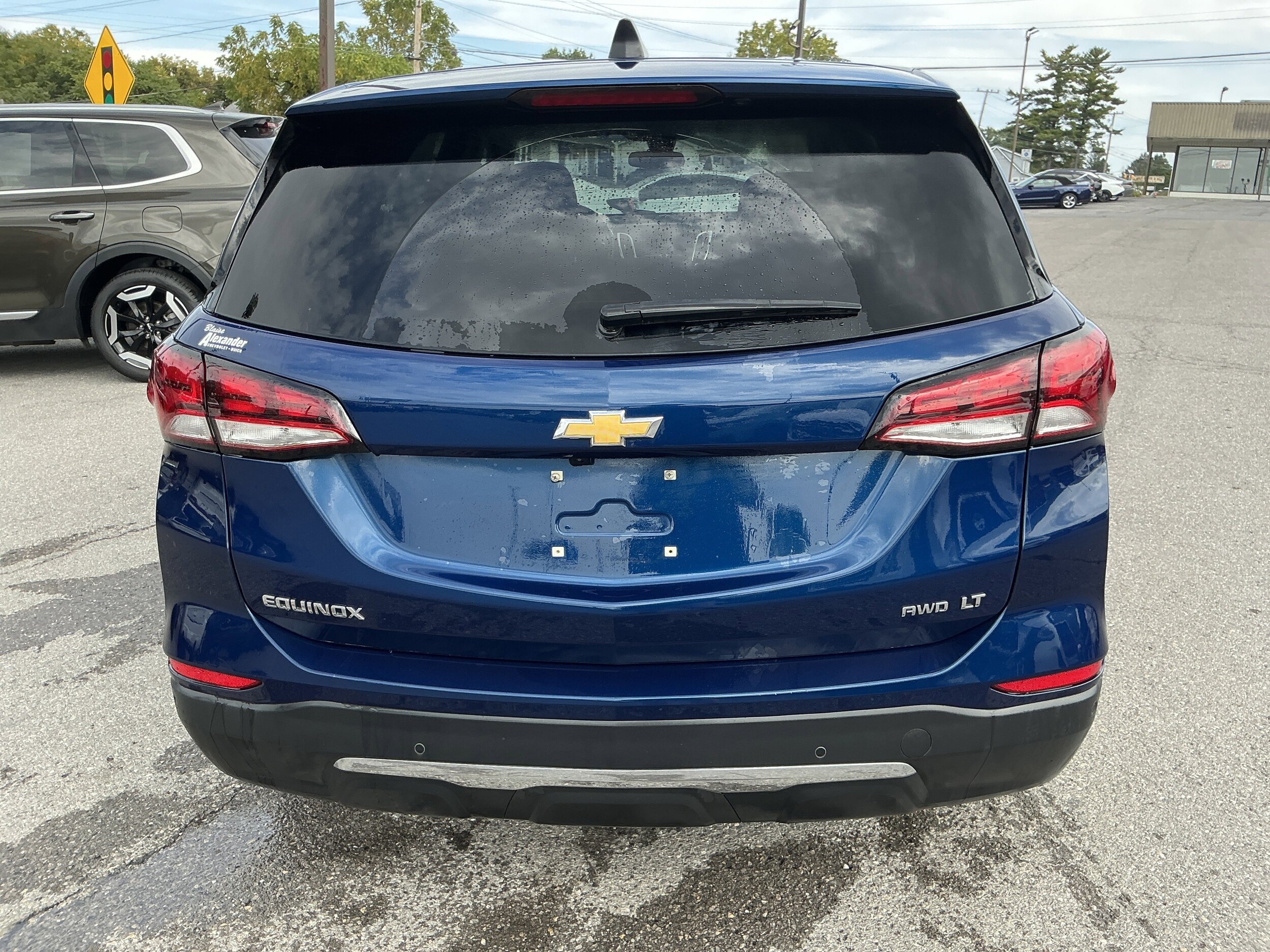 2022 Chevrolet Equinox LT photo 2