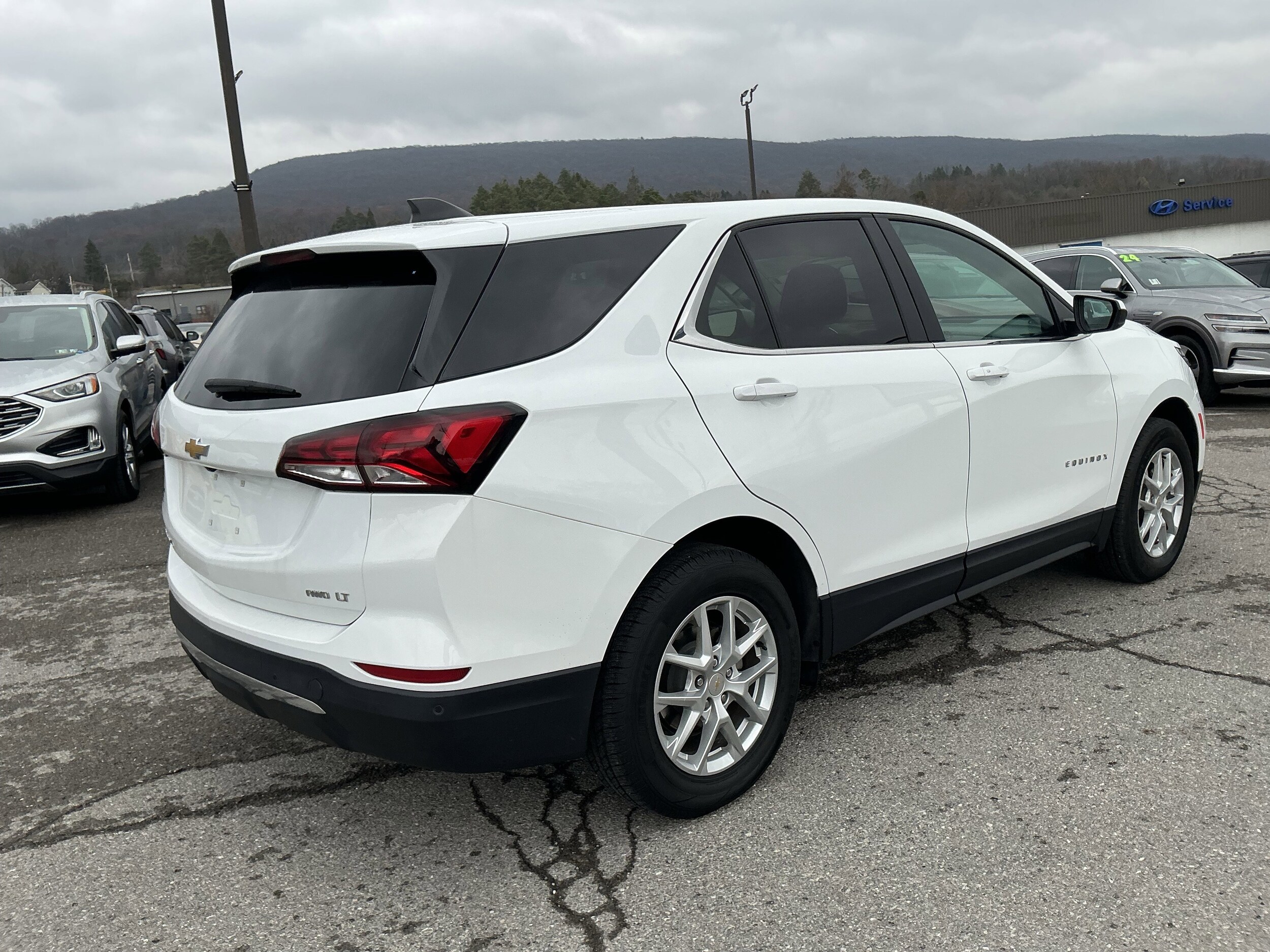 2024 Chevrolet Equinox LT photo 3