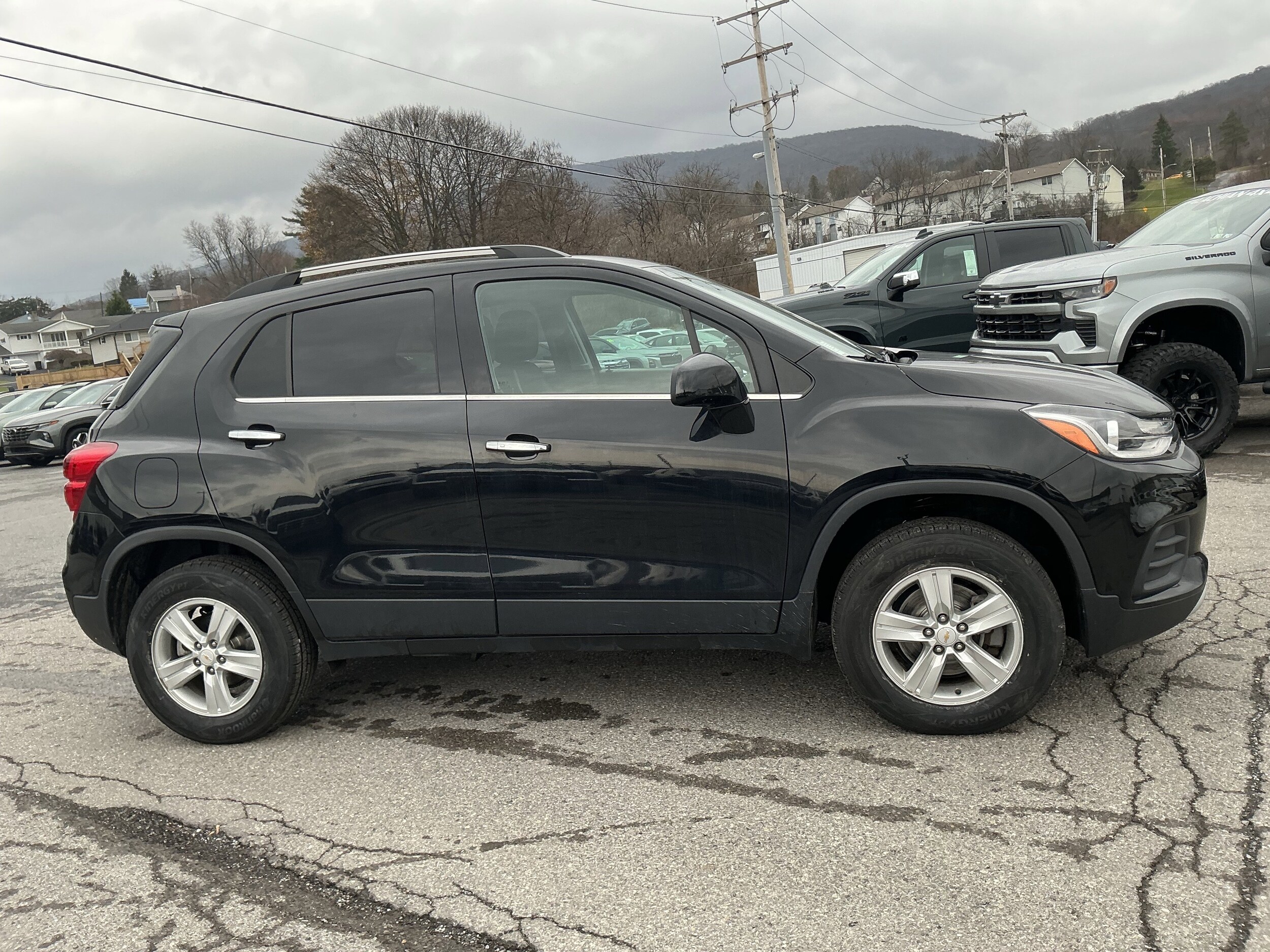 2020 Chevrolet Trax LT photo 2