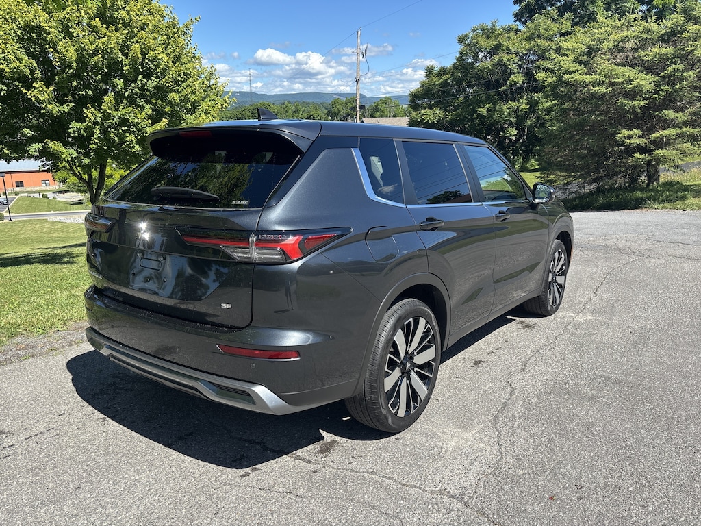 Used 2025 Mitsubishi Outlander SE SUV