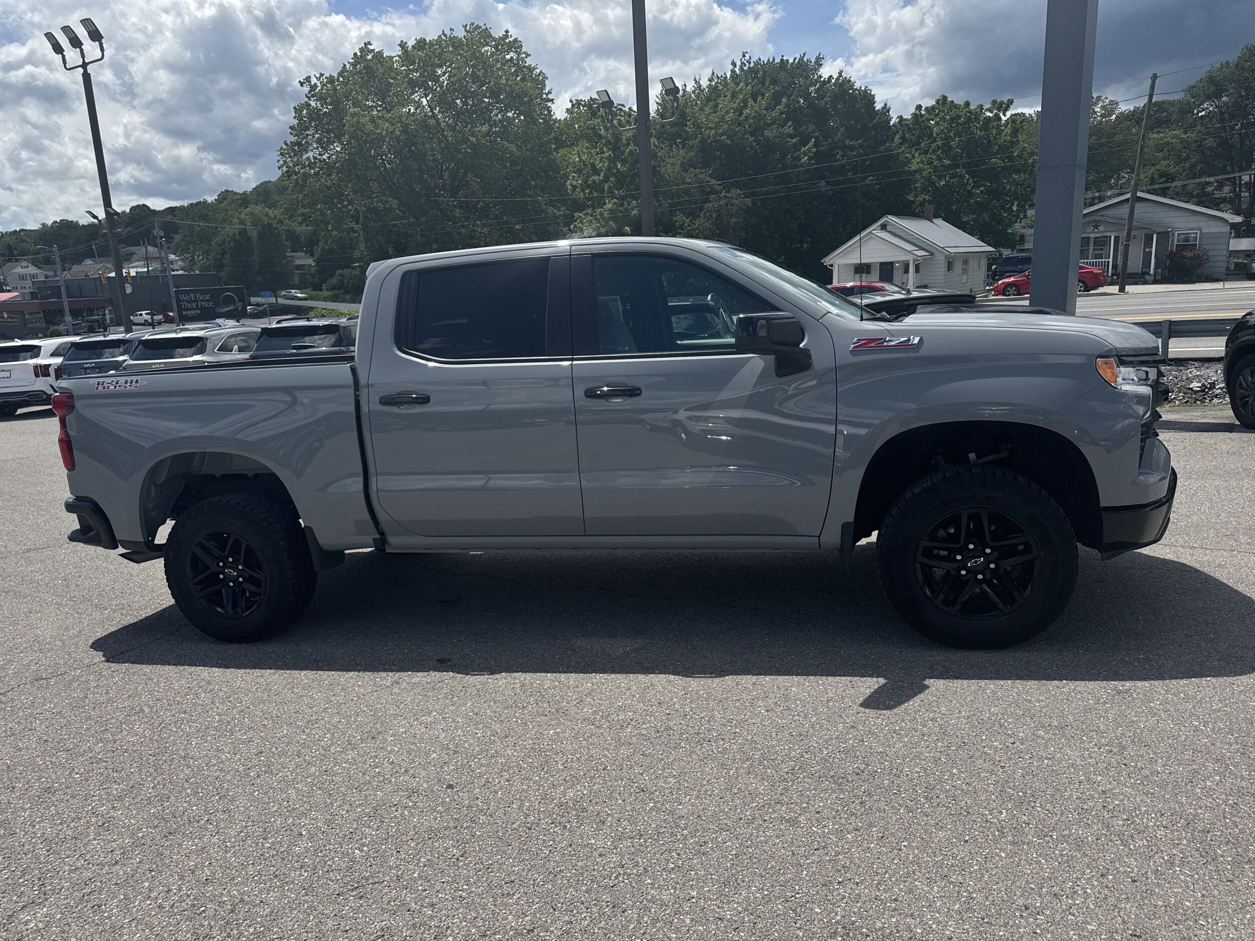 2024 Chevrolet Silverado 1500 LT Trail Boss photo 2