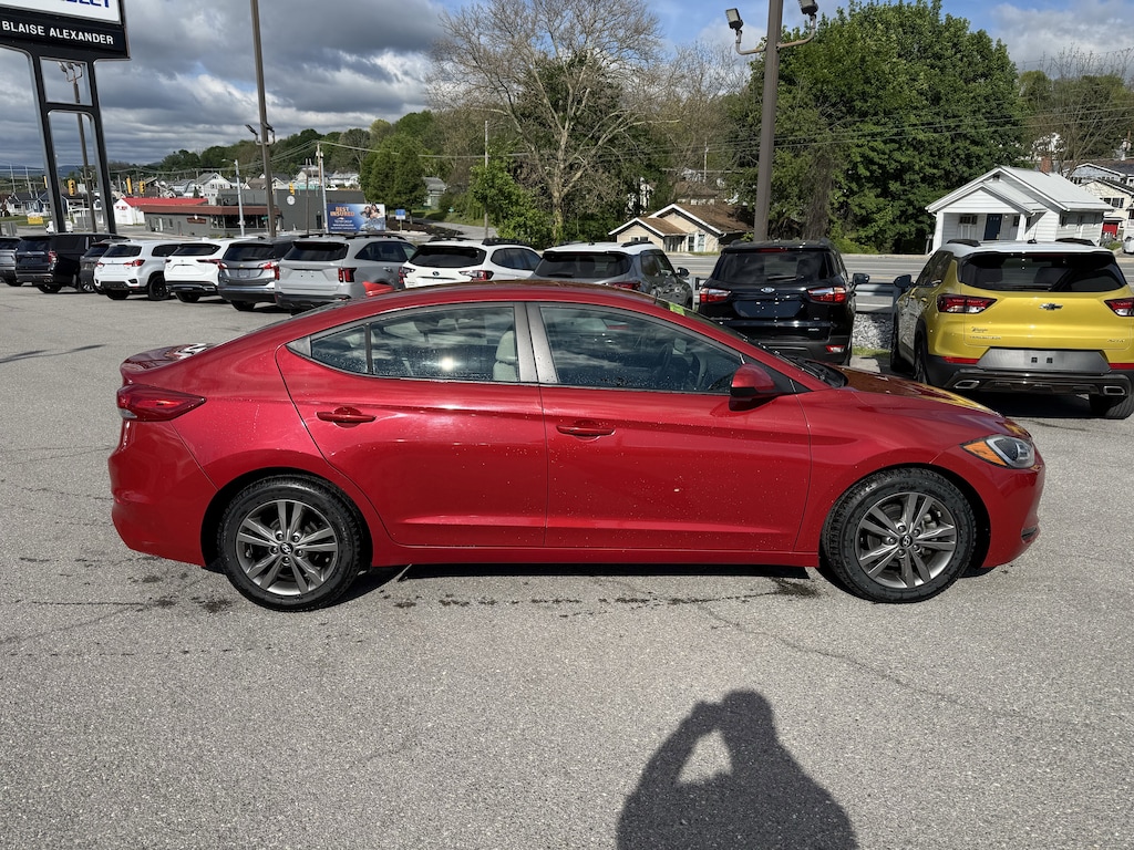 Used 2017 Hyundai Elantra SE Sedan