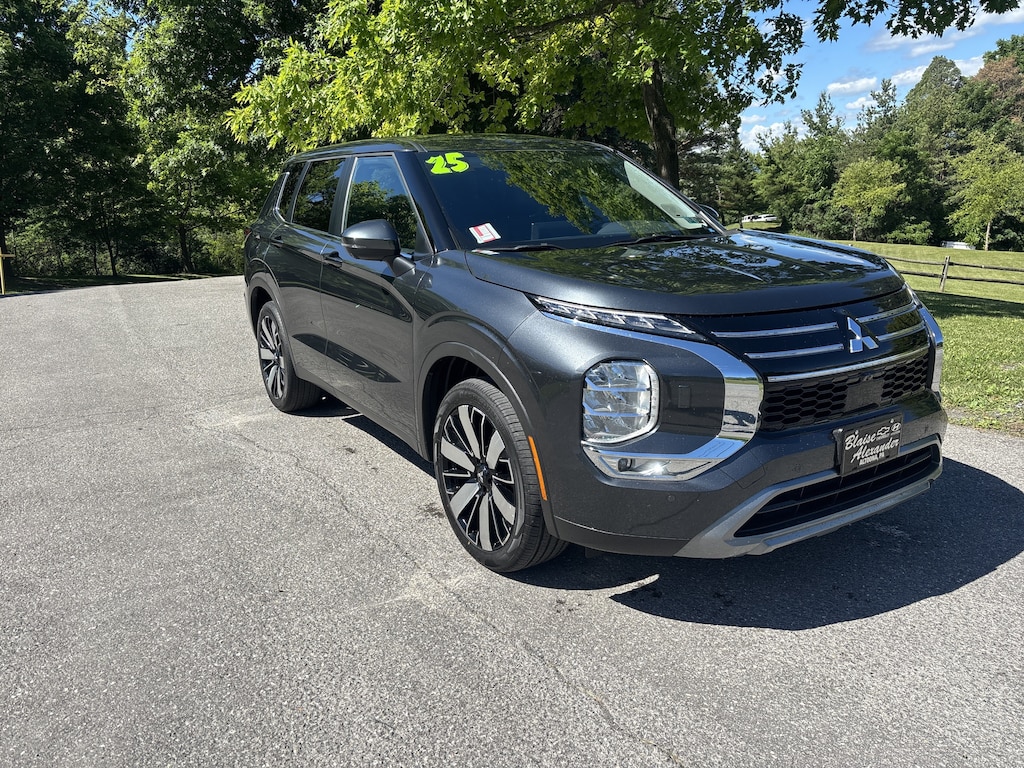 Used 2025 Mitsubishi Outlander SE SUV