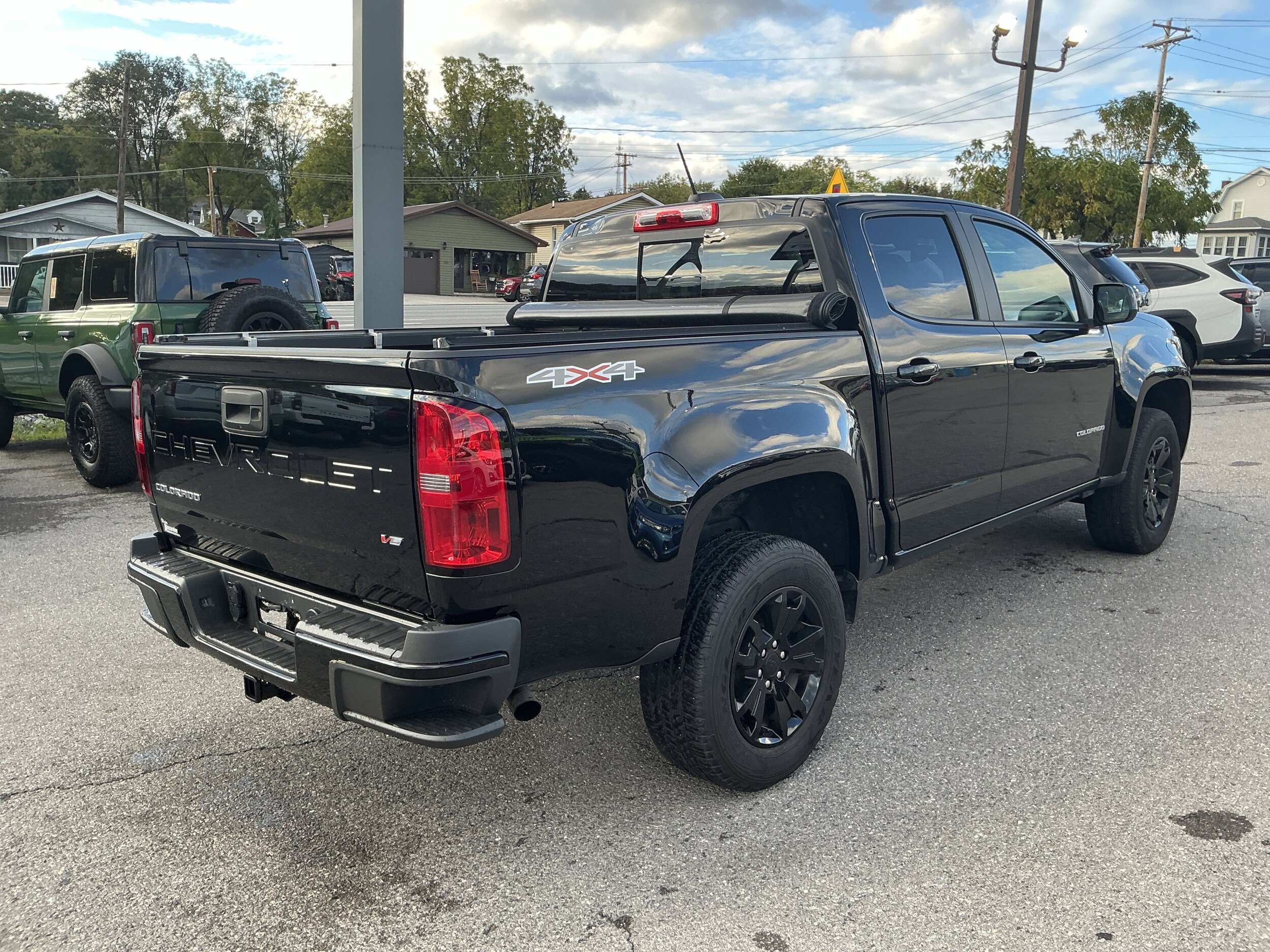2022 Chevrolet Colorado LT photo 3
