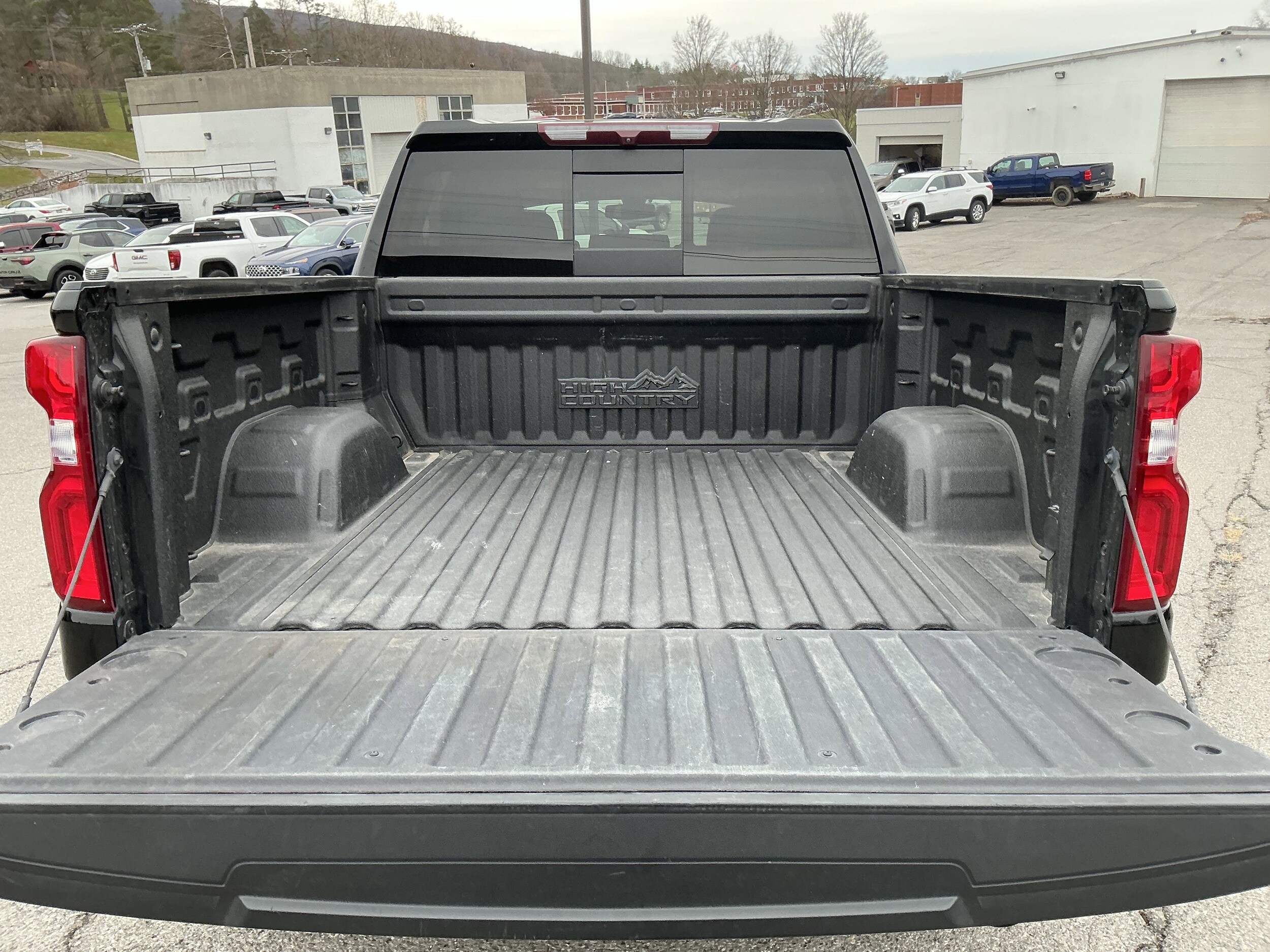 2021 Chevrolet Silverado 1500 High Country photo 3