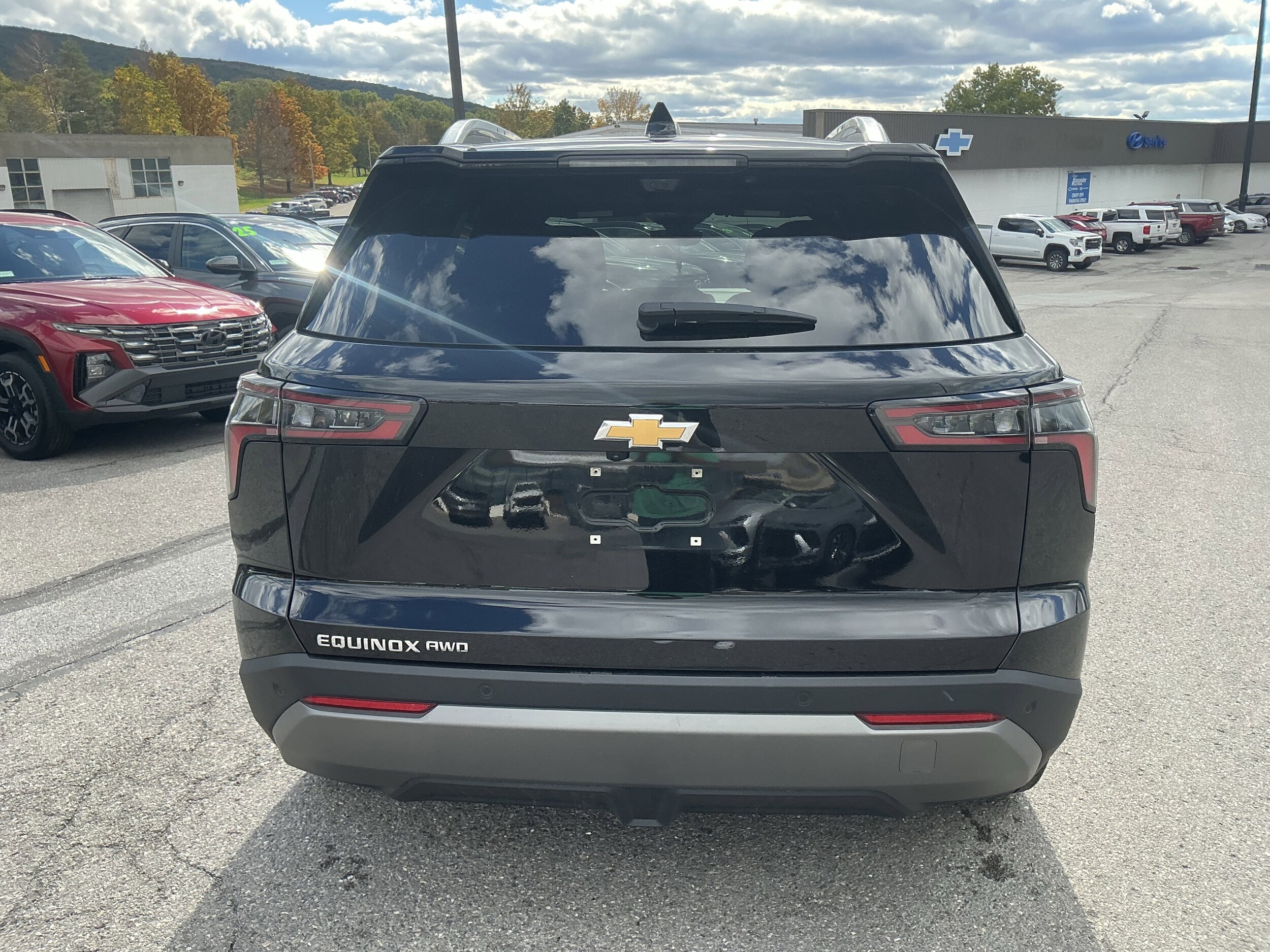 2025 Chevrolet Equinox LT photo 2