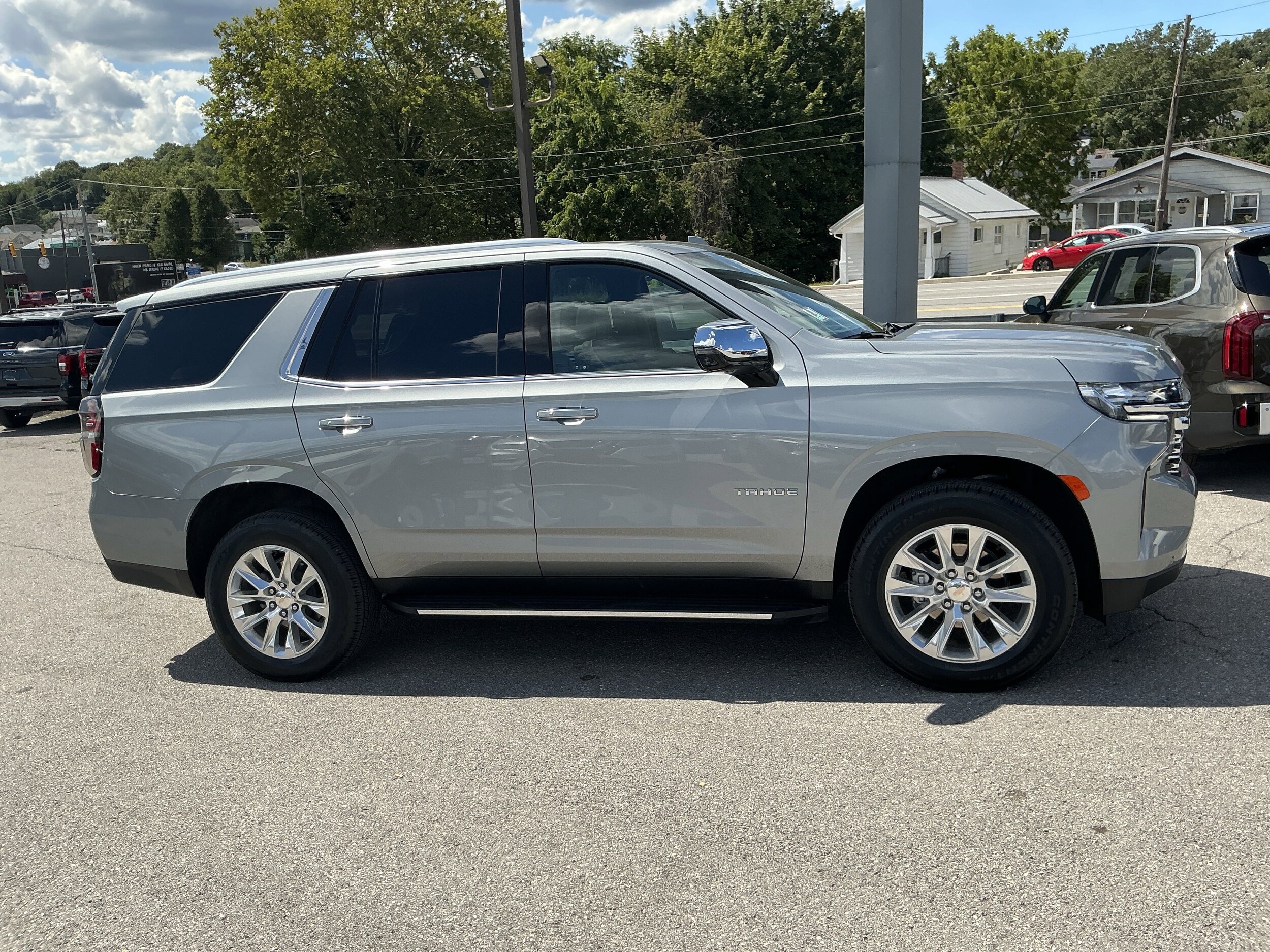 2024 Chevrolet Tahoe Premier photo 2