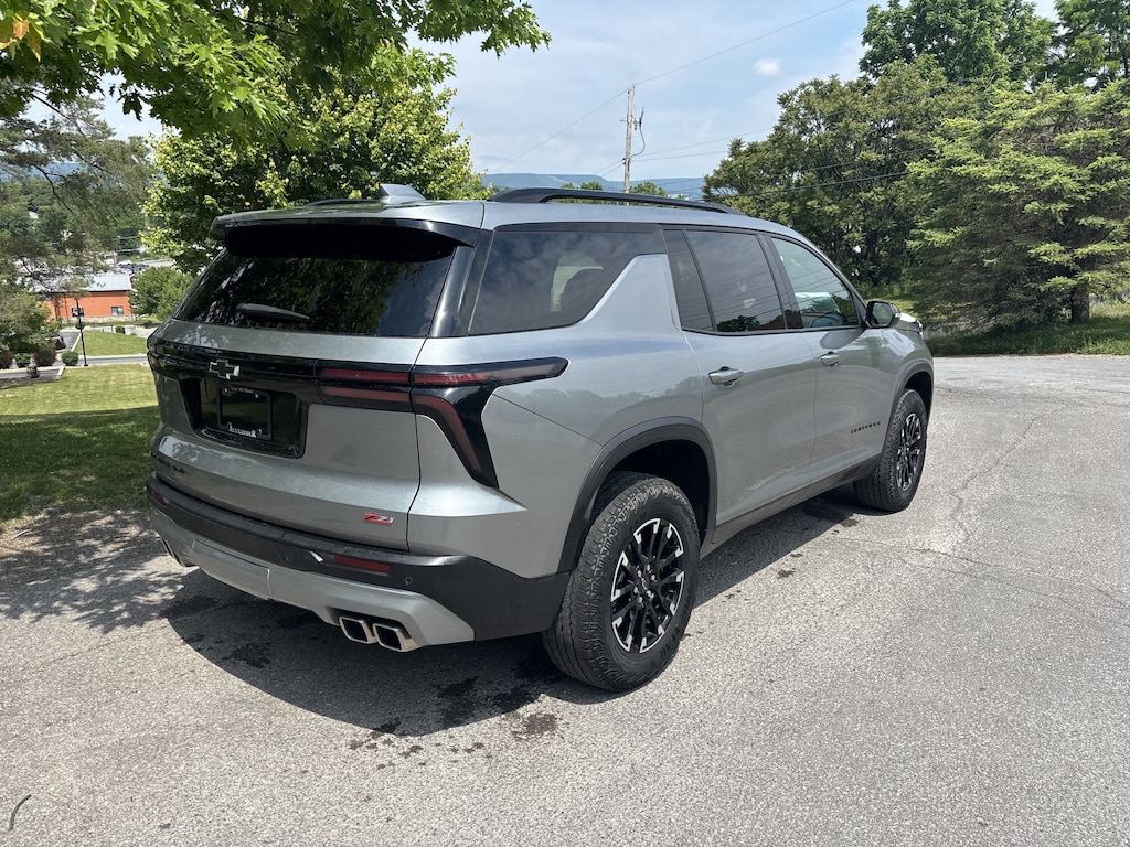 Used 2025 Chevrolet Traverse Z71 SUV