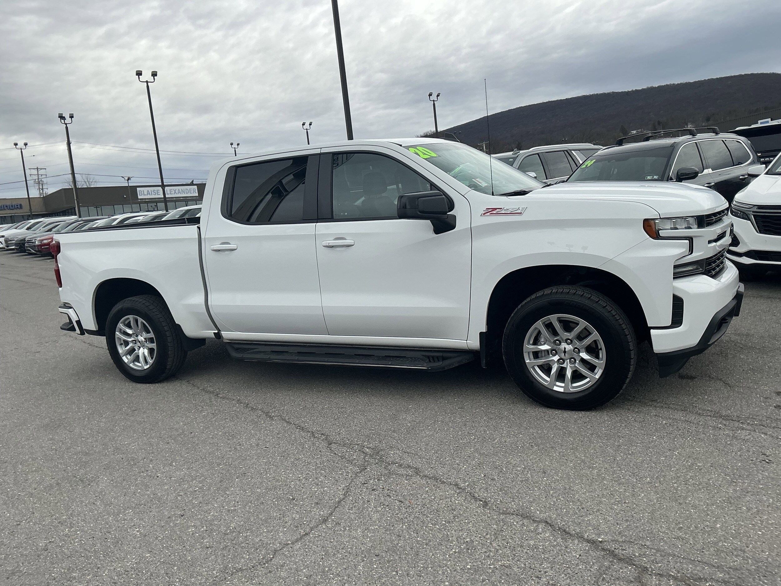 2020 Chevrolet Silverado 1500 RST photo 2
