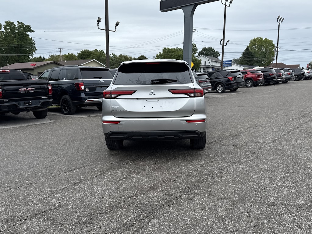 Used 2022 Mitsubishi Outlander ES CUV