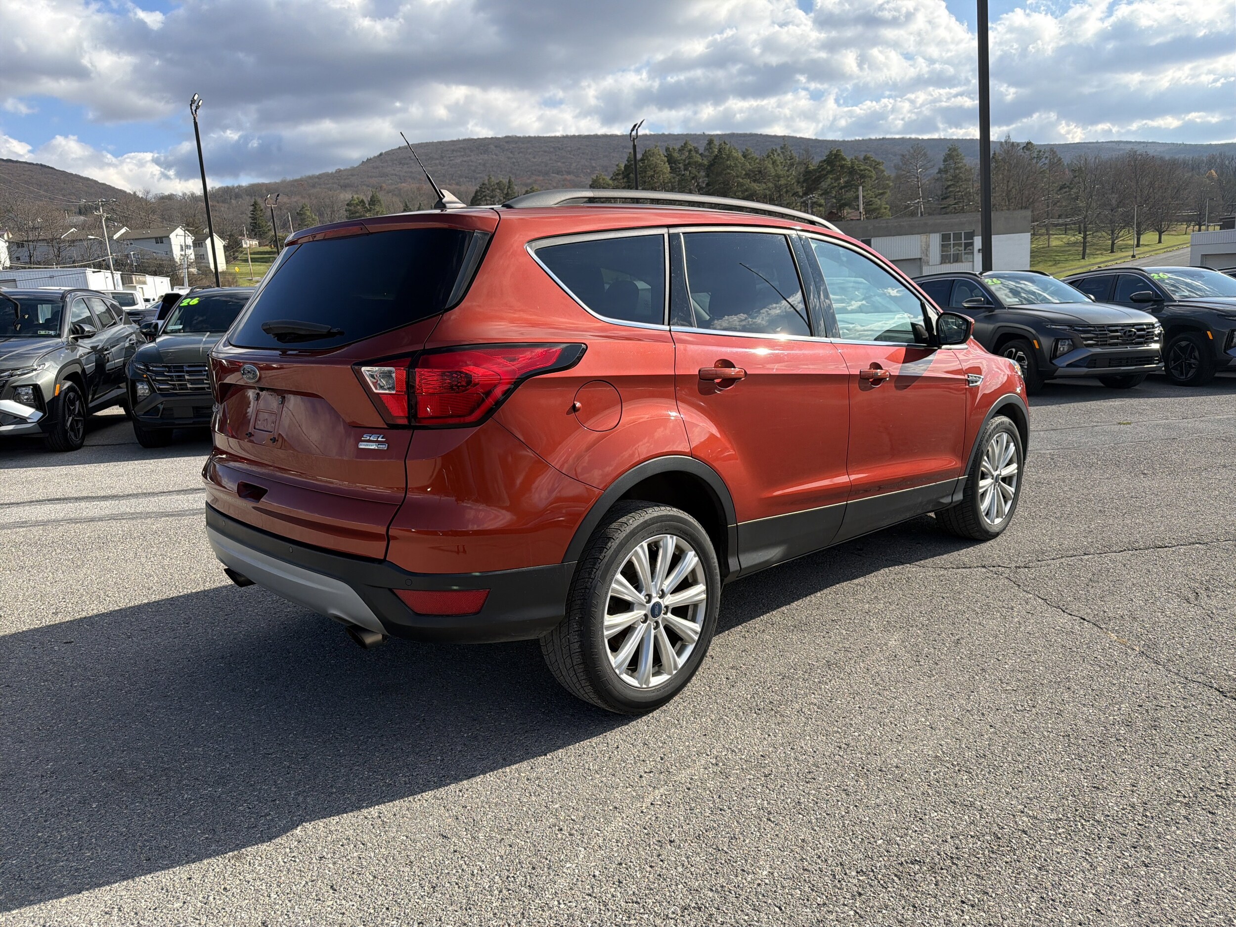 2019 Ford Escape SEL photo 2