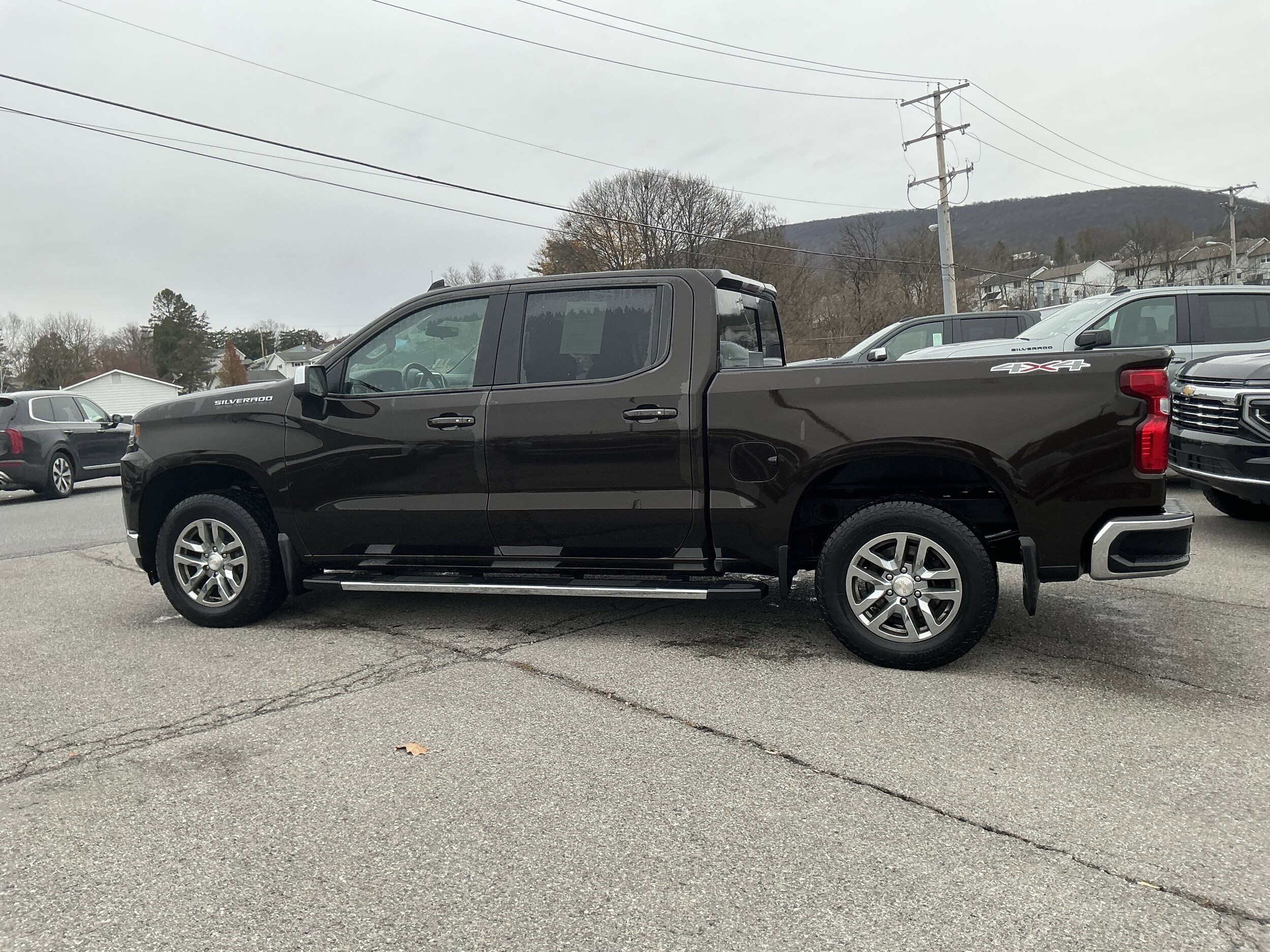 2019 Chevrolet Silverado 1500 LT photo 3